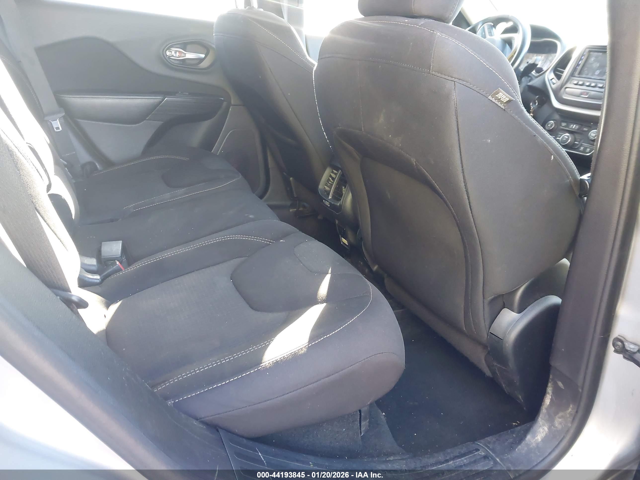 JEEP CHEROKEE image 8