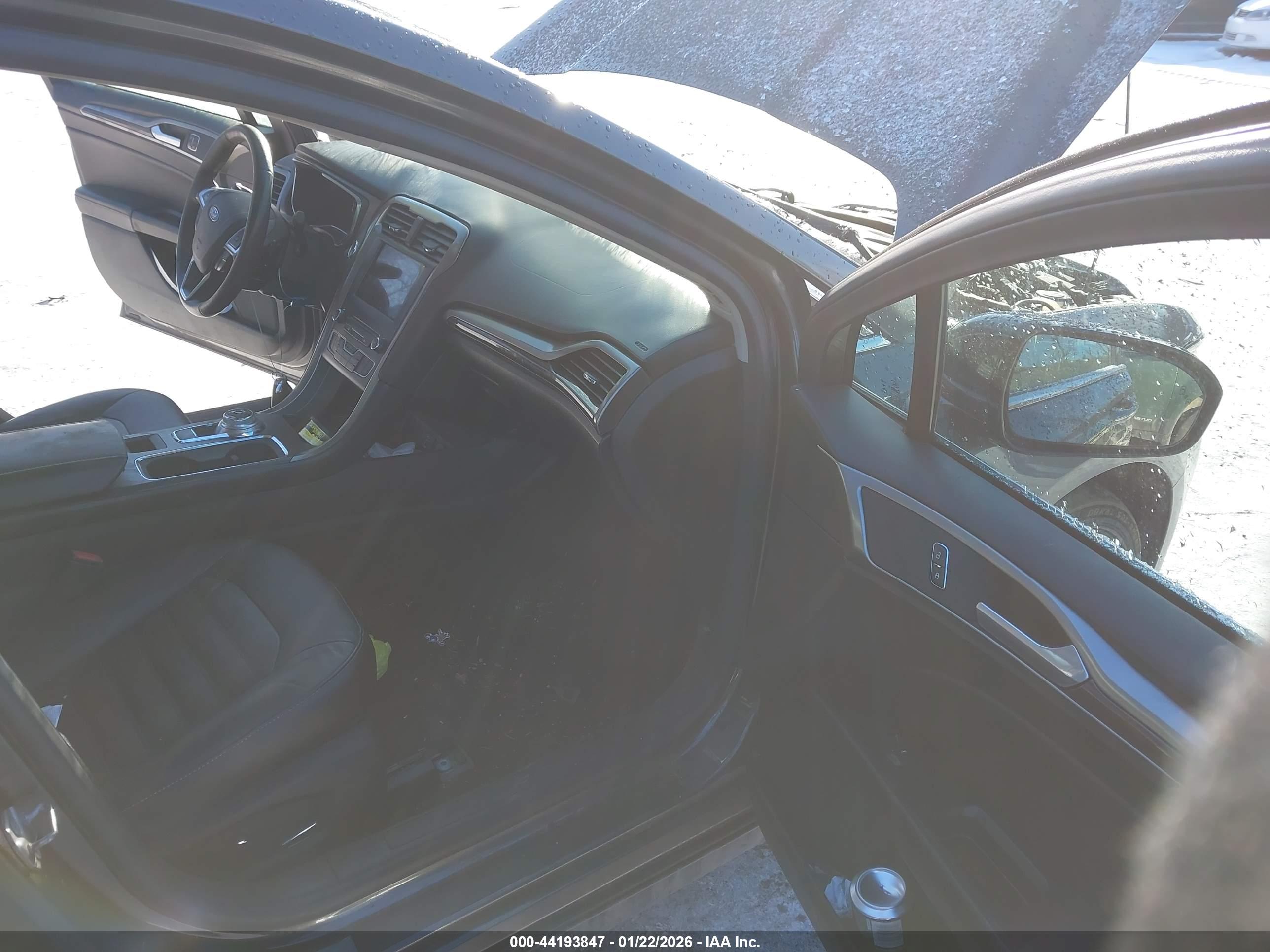 FORD FUSION image 5