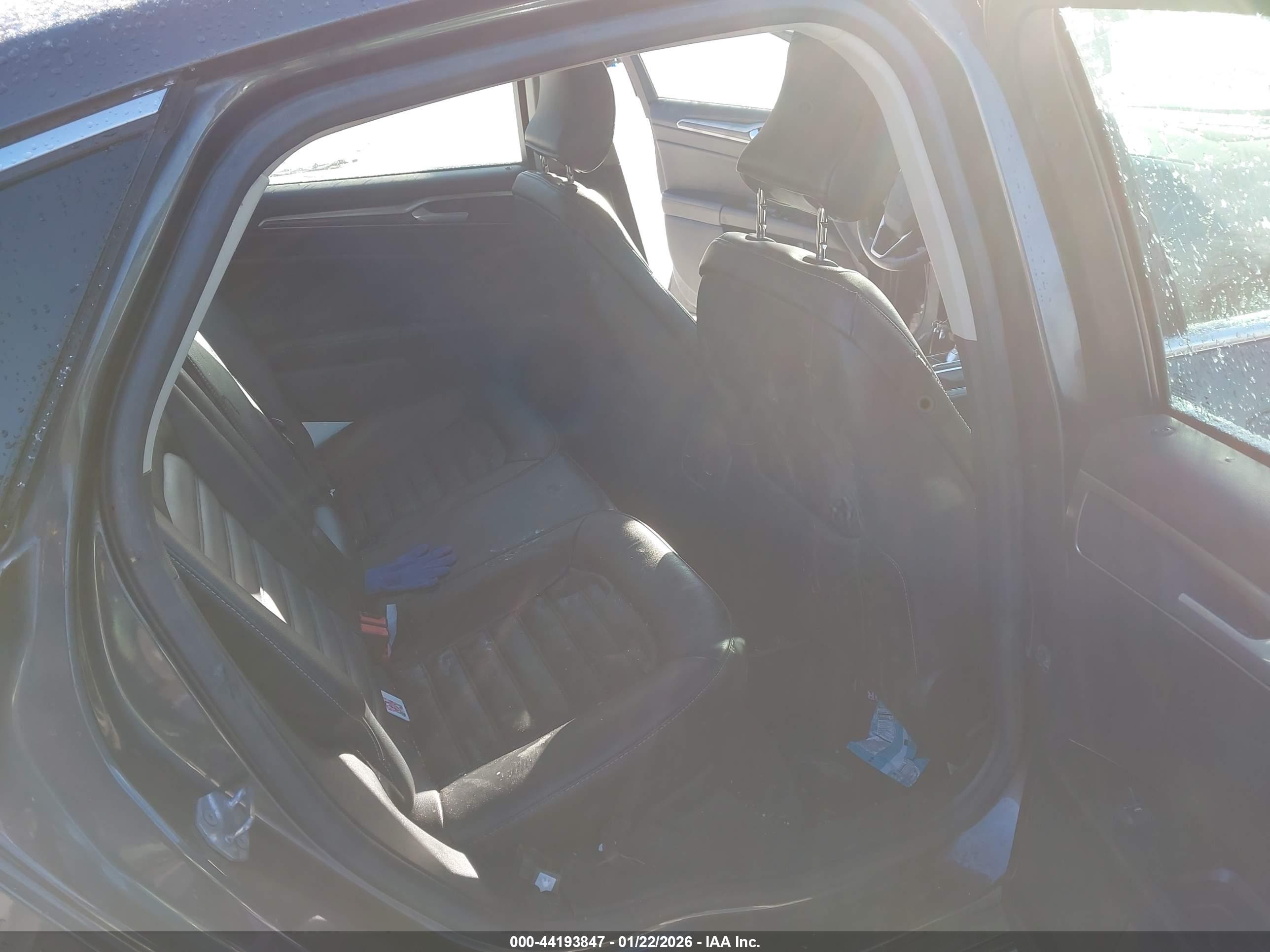 FORD FUSION image 8