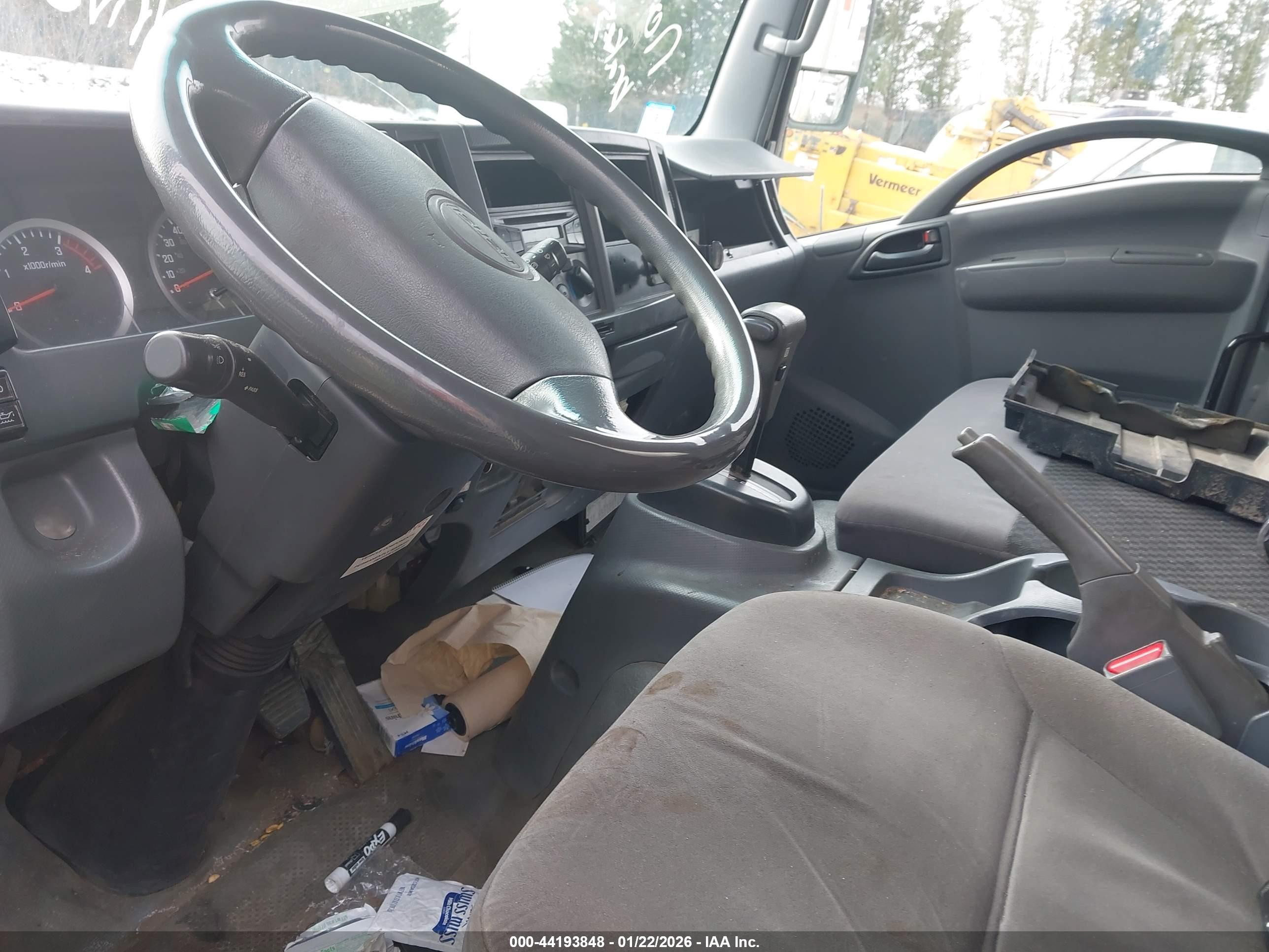 ISUZU NPR image 8