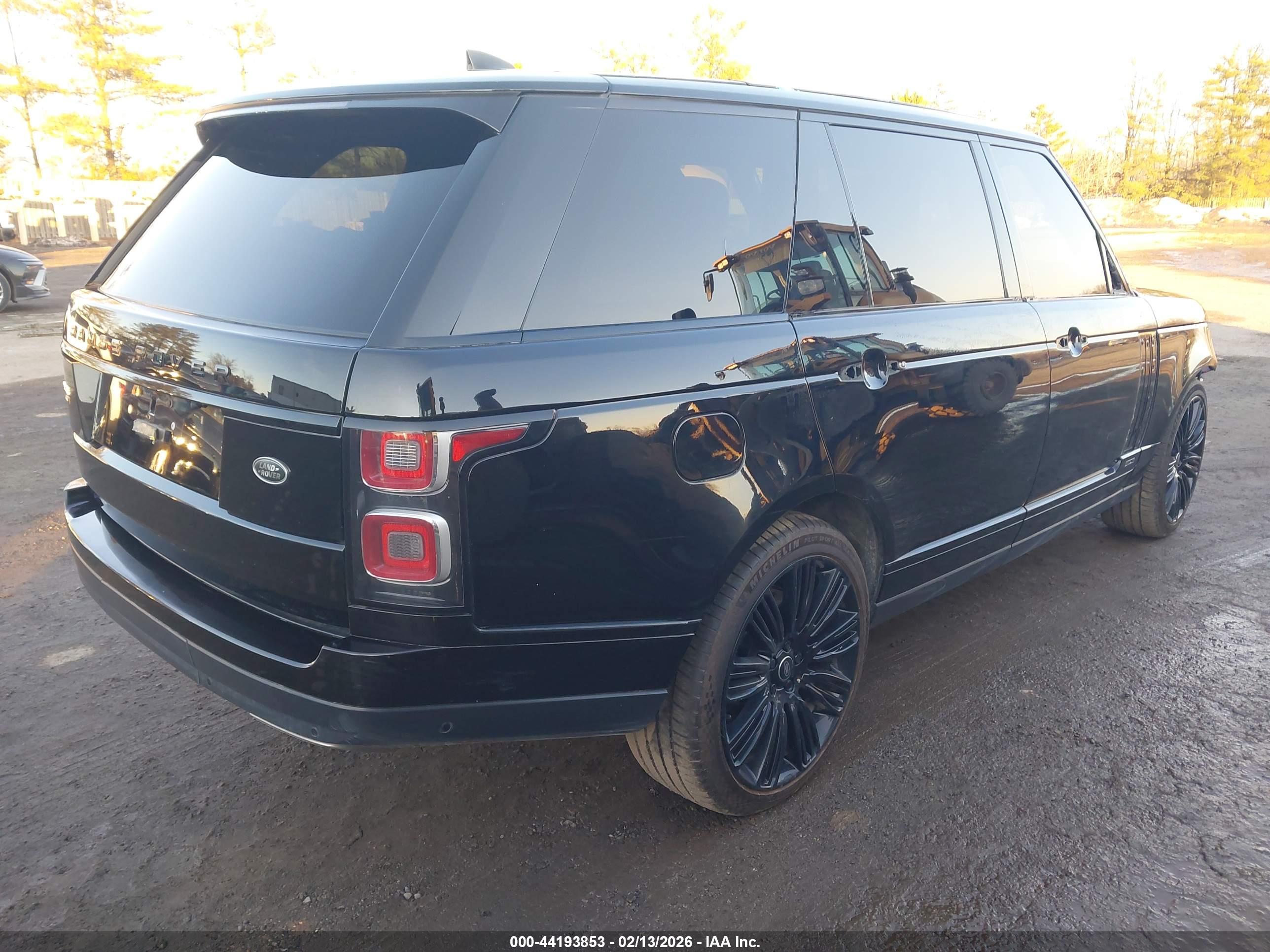 LAND ROVER image 4