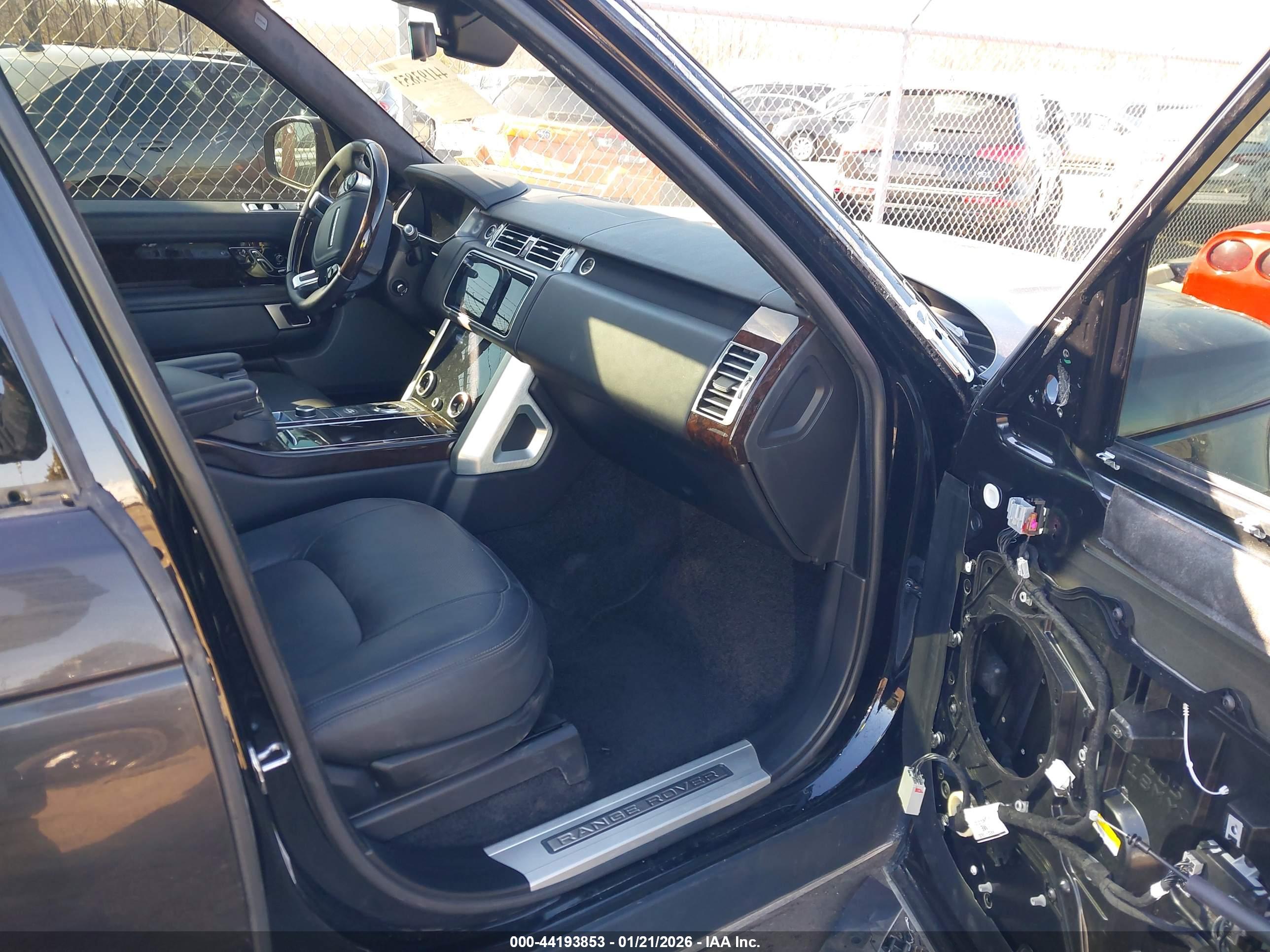 LAND ROVER image 5