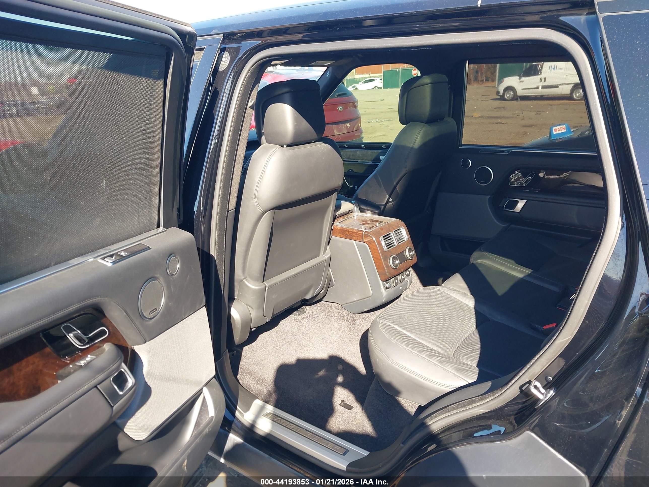 LAND ROVER image 8