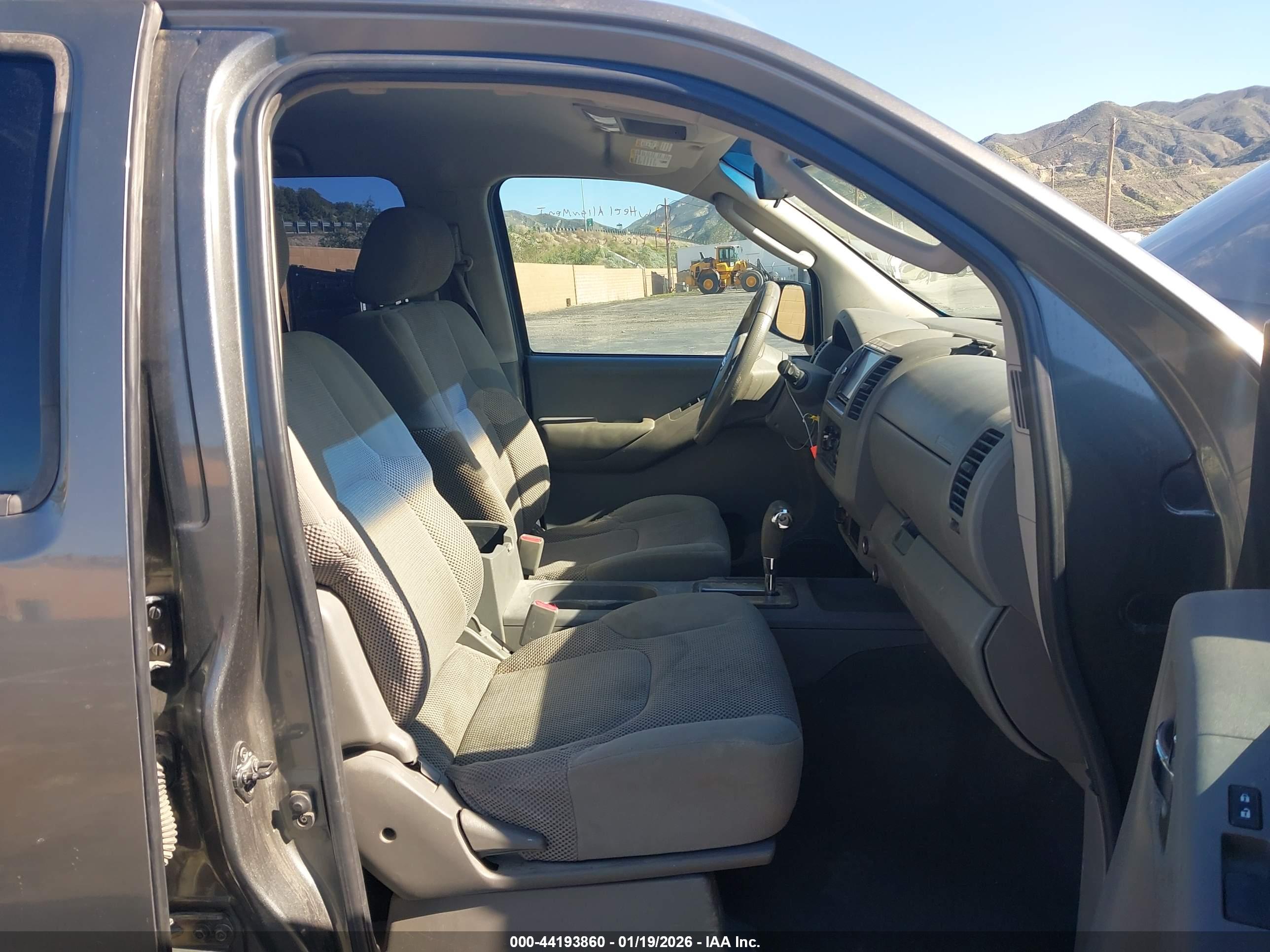 NISSAN FRONTIER image 5