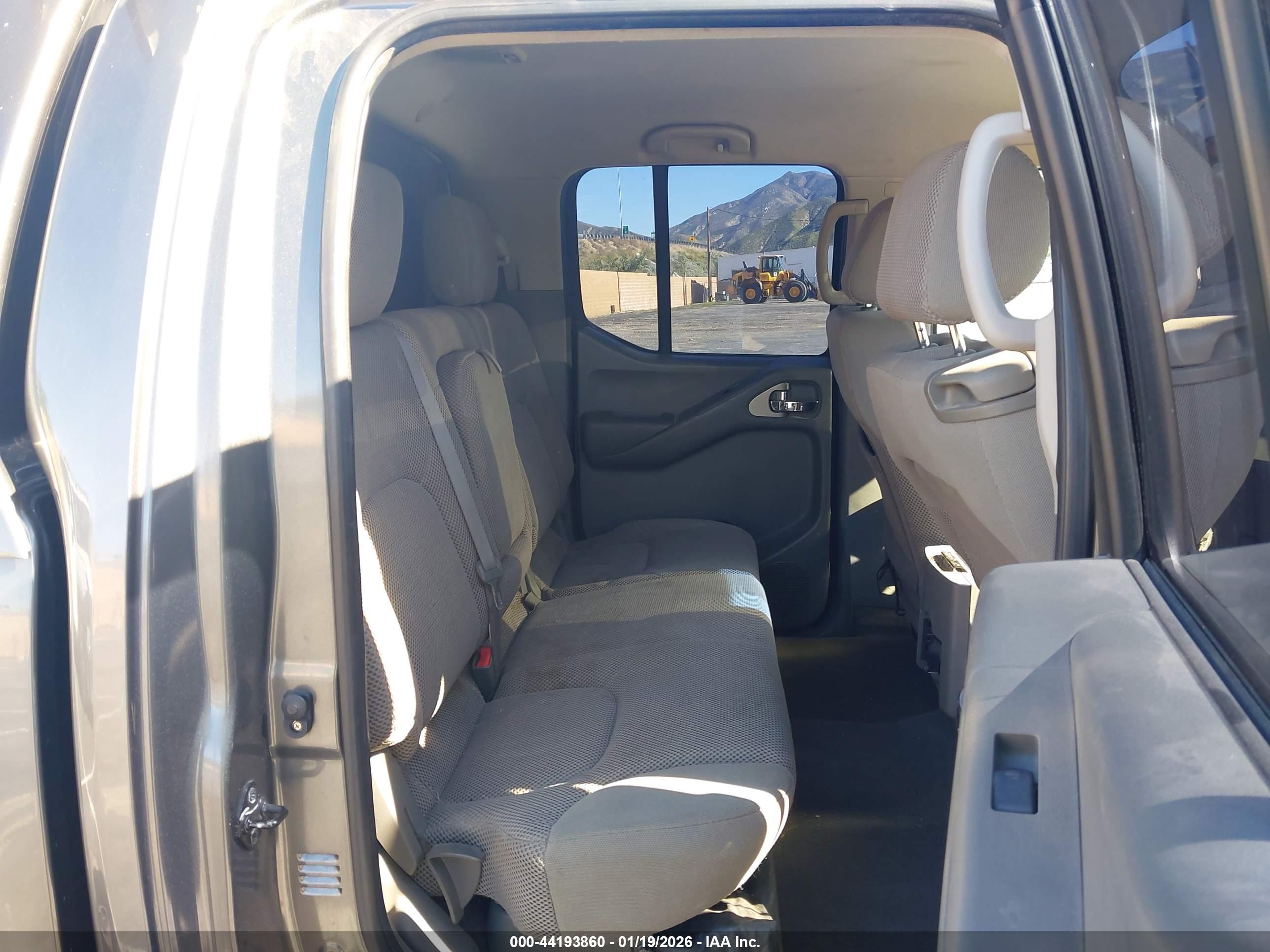 NISSAN FRONTIER image 8