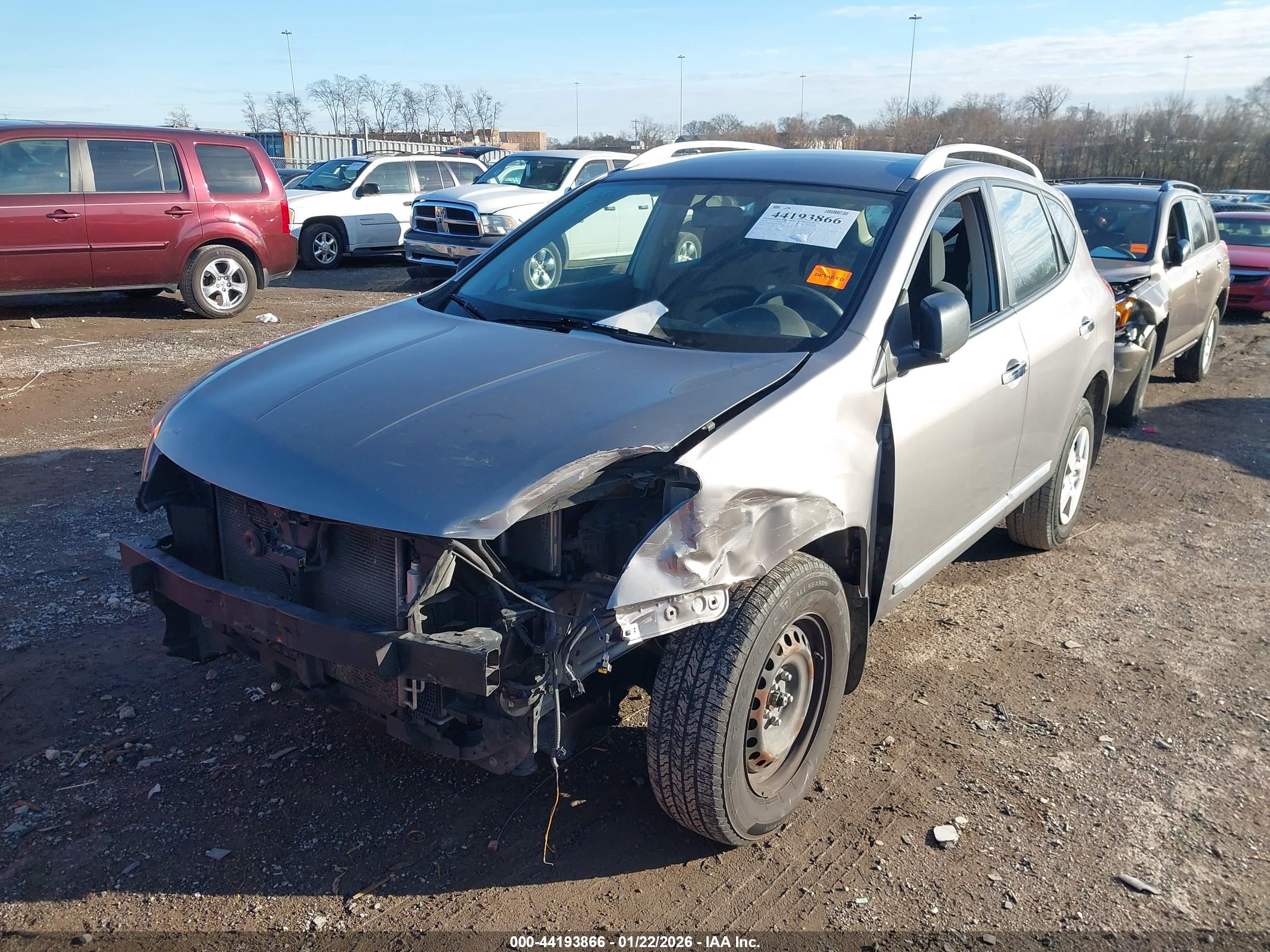 NISSAN ROGUE image 2