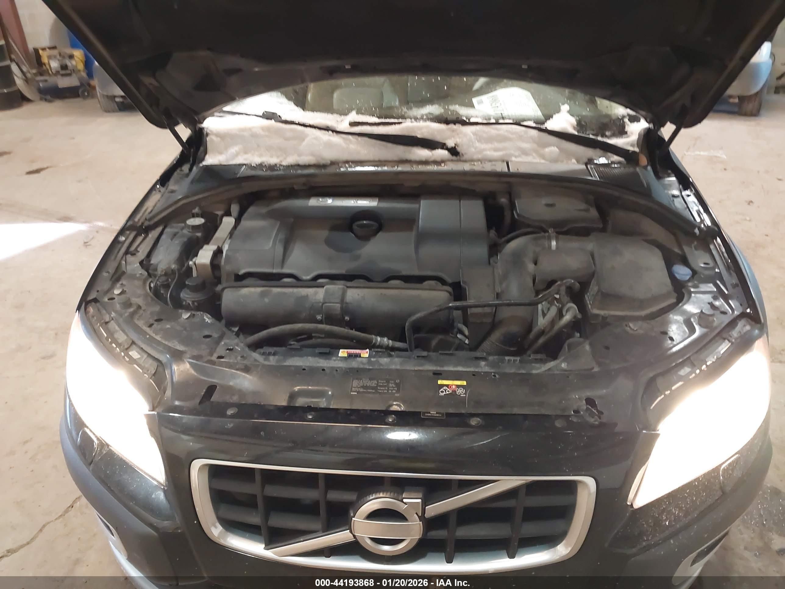 VOLVO XC70 image 10