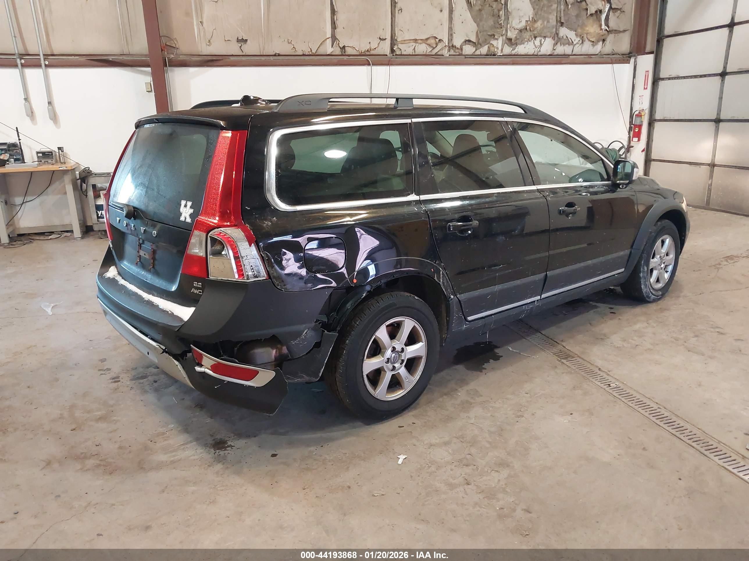 VOLVO XC70 image 4
