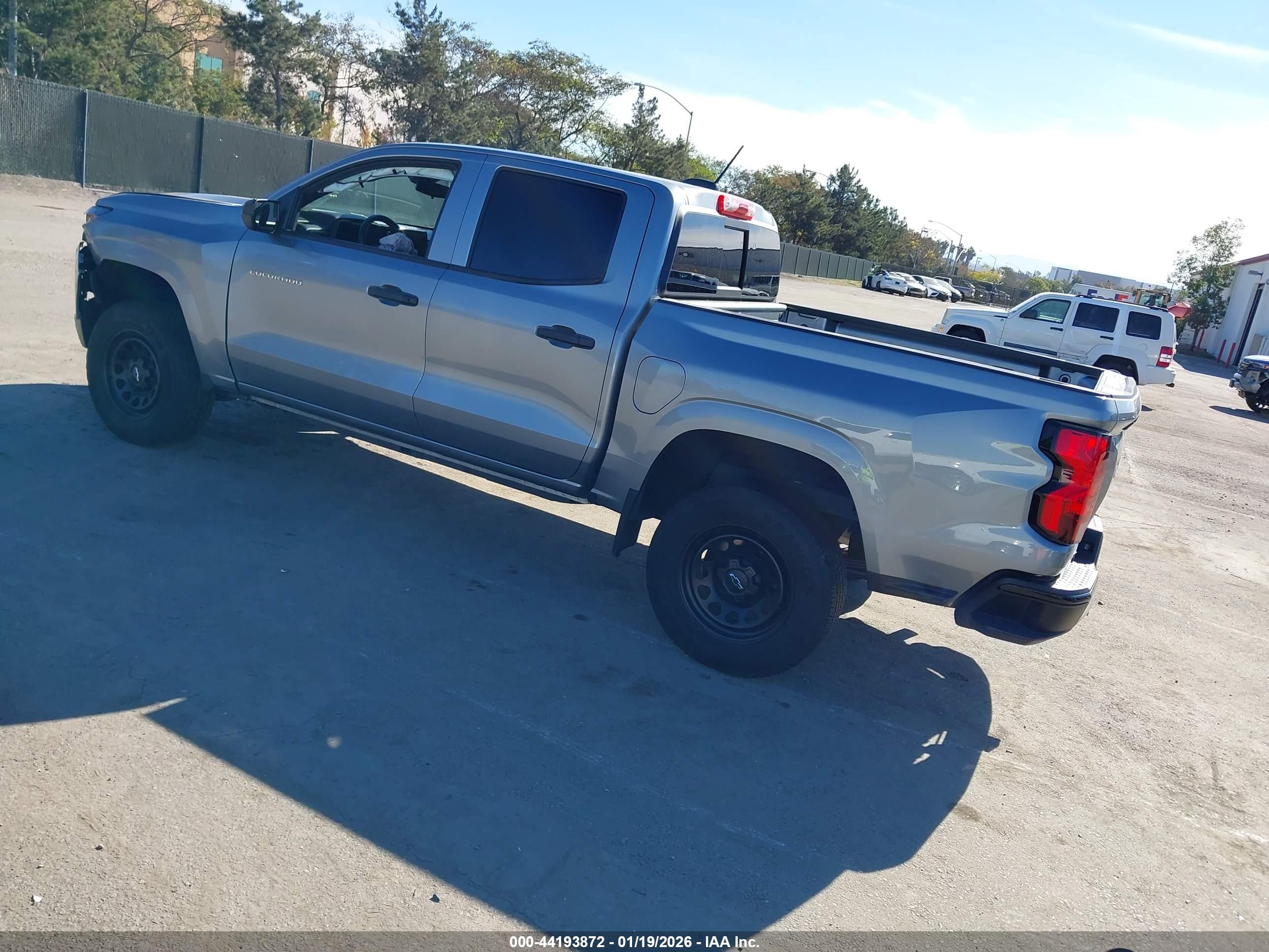 CHEVROLET COLORADO image 3