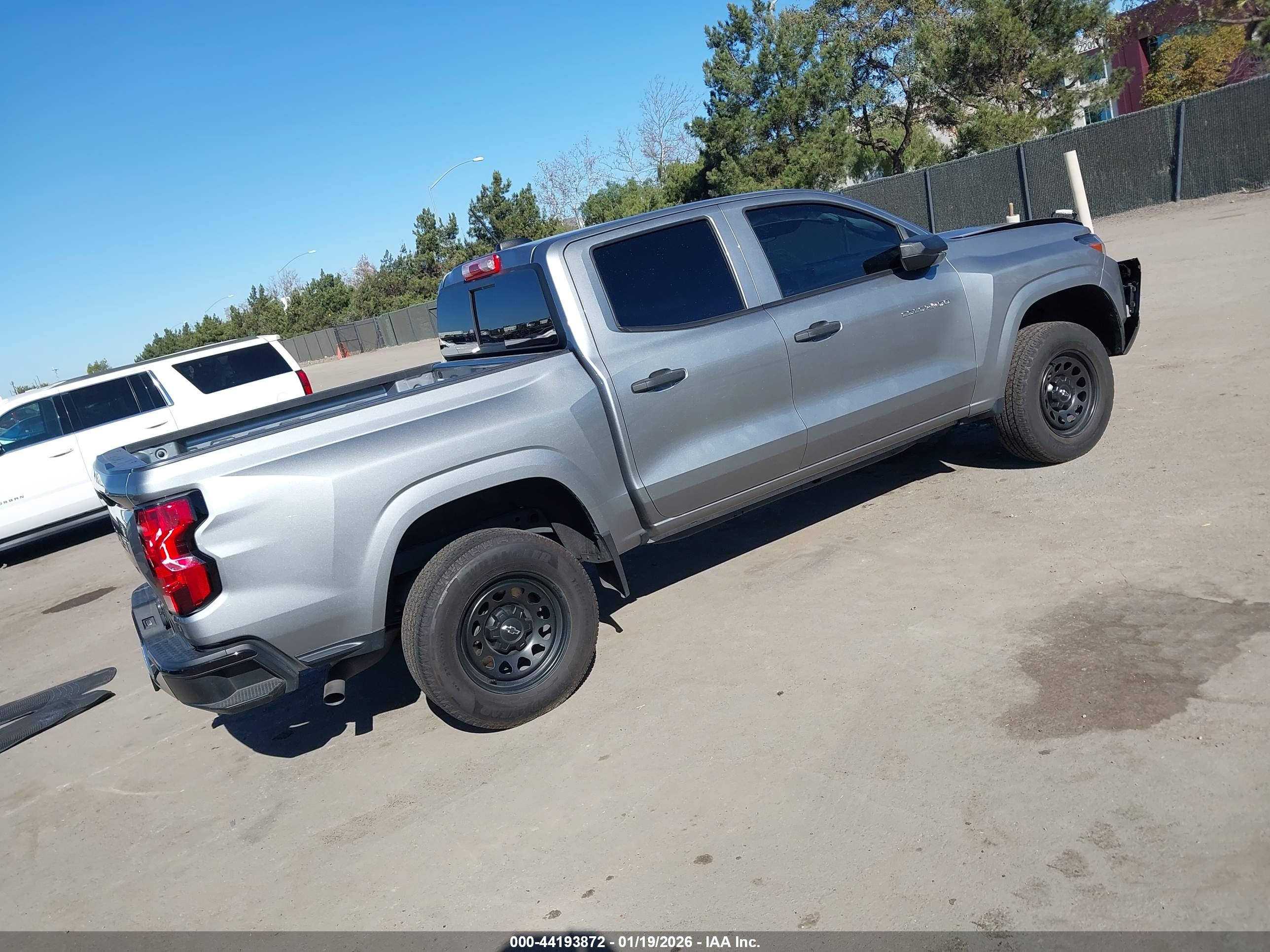 CHEVROLET COLORADO image 4