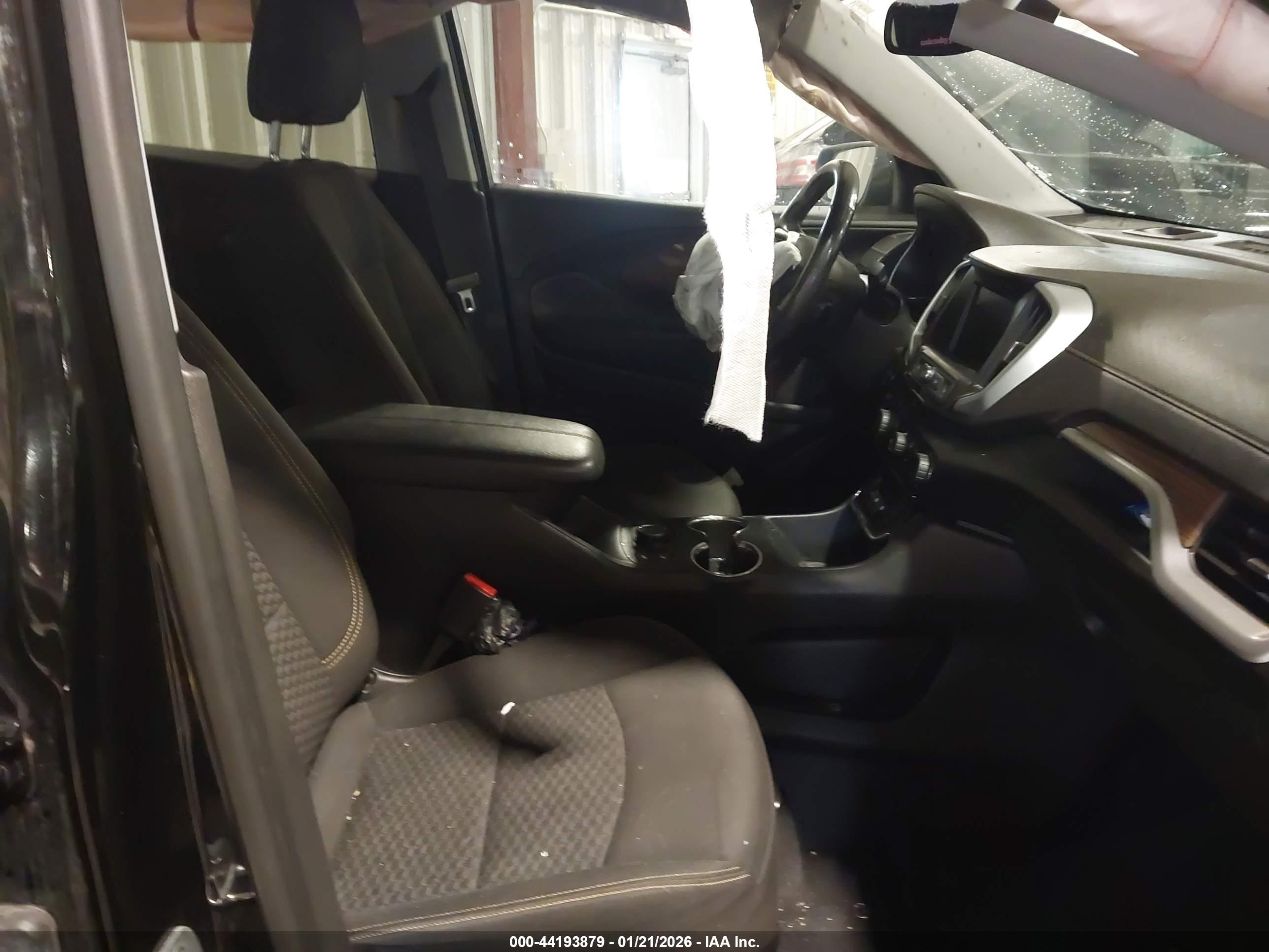 GMC TERRAIN image 5