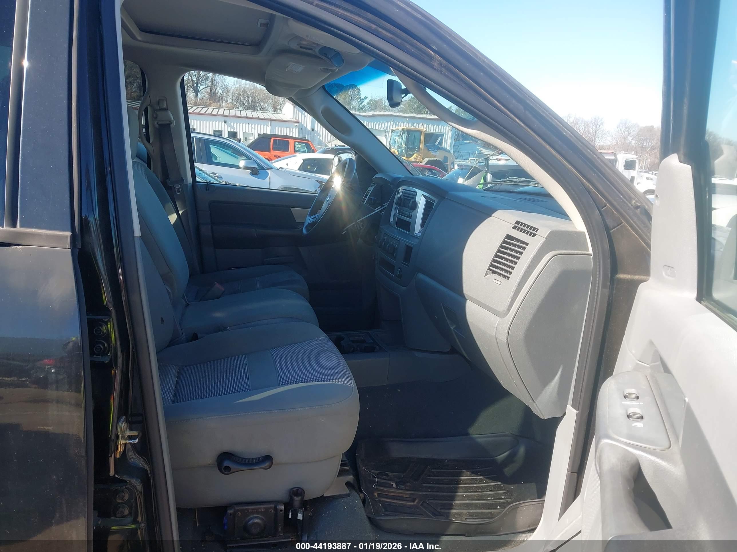 DODGE RAM image 5