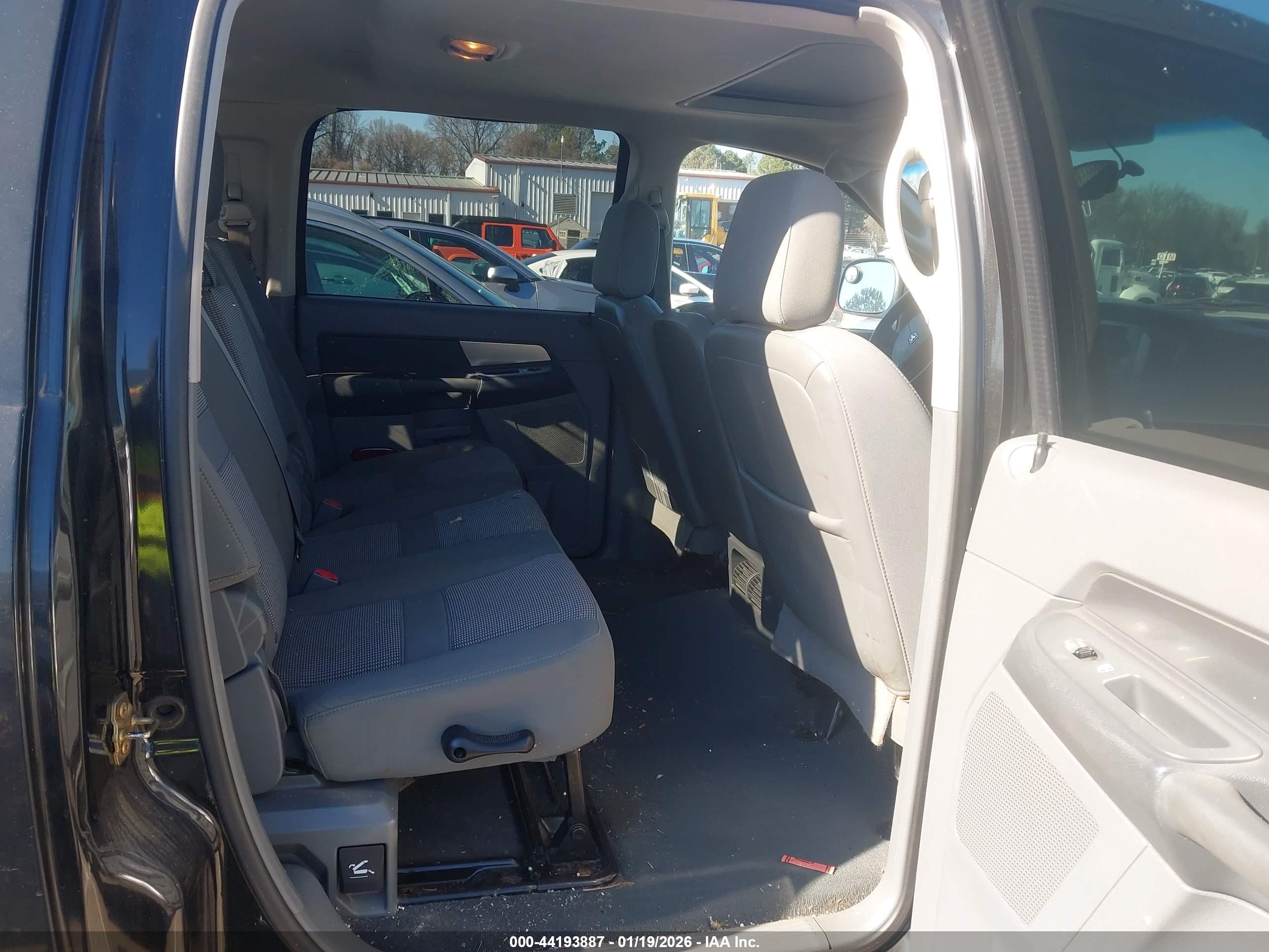 DODGE RAM image 8