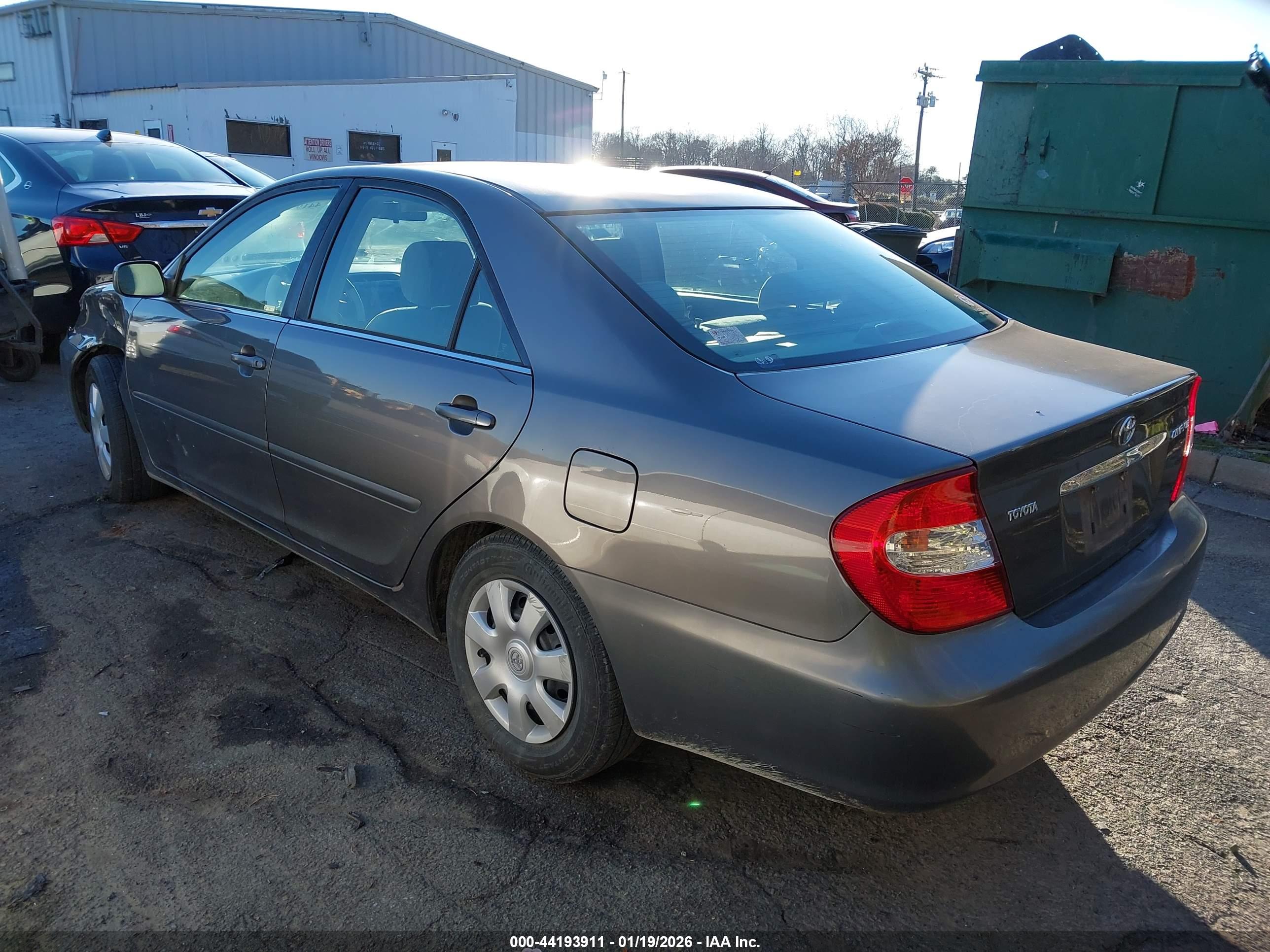 TOYOTA CAMRY image 3