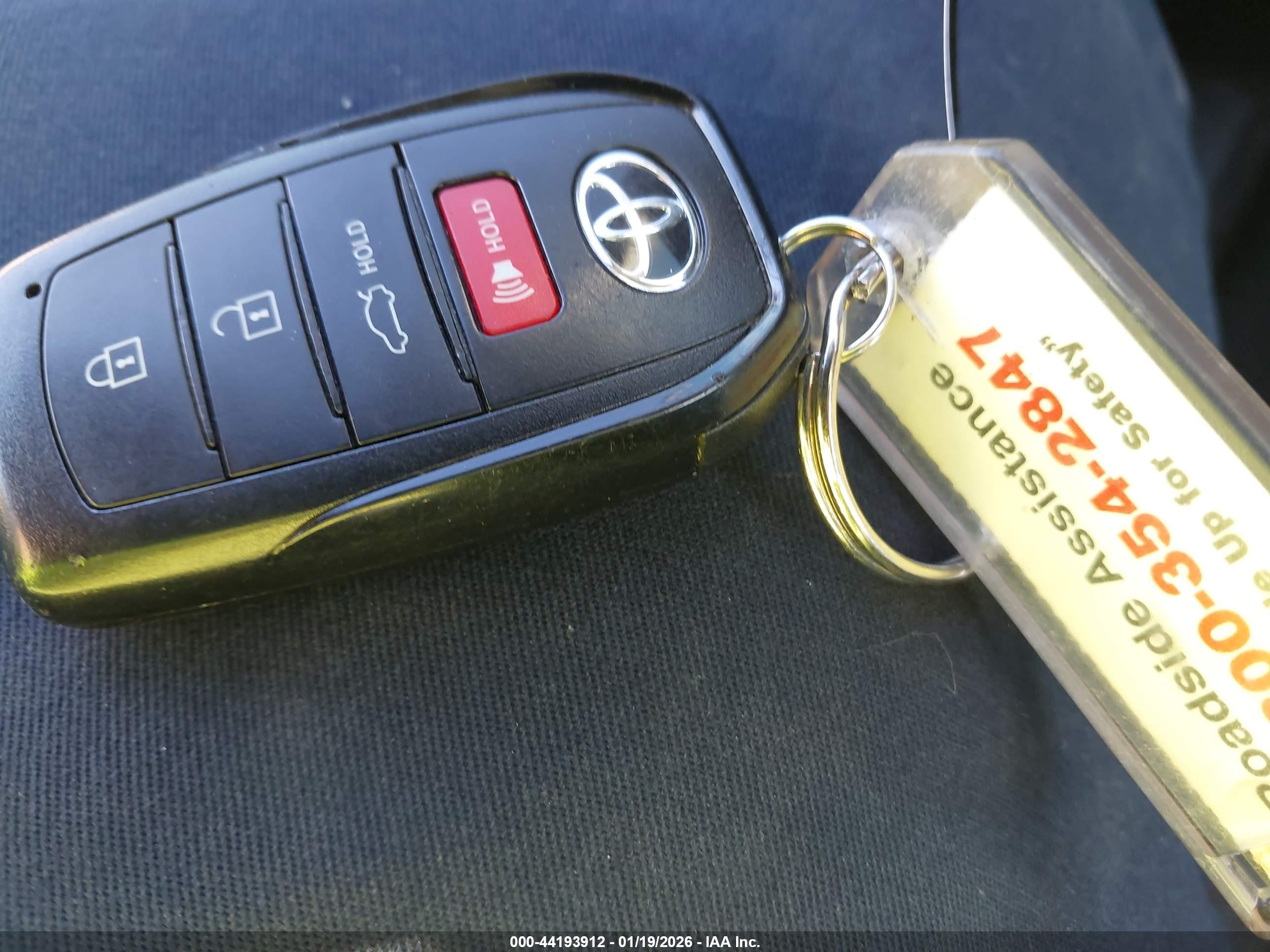 TOYOTA CAMRY image 11