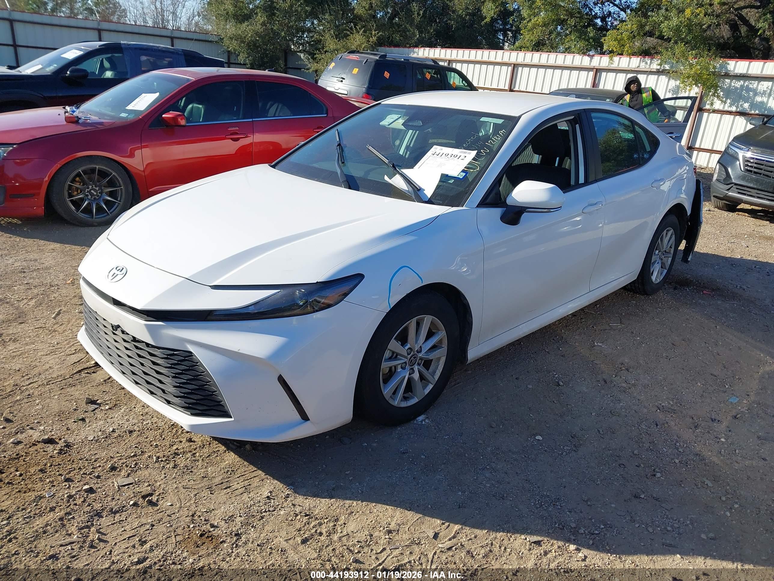 TOYOTA CAMRY image 2