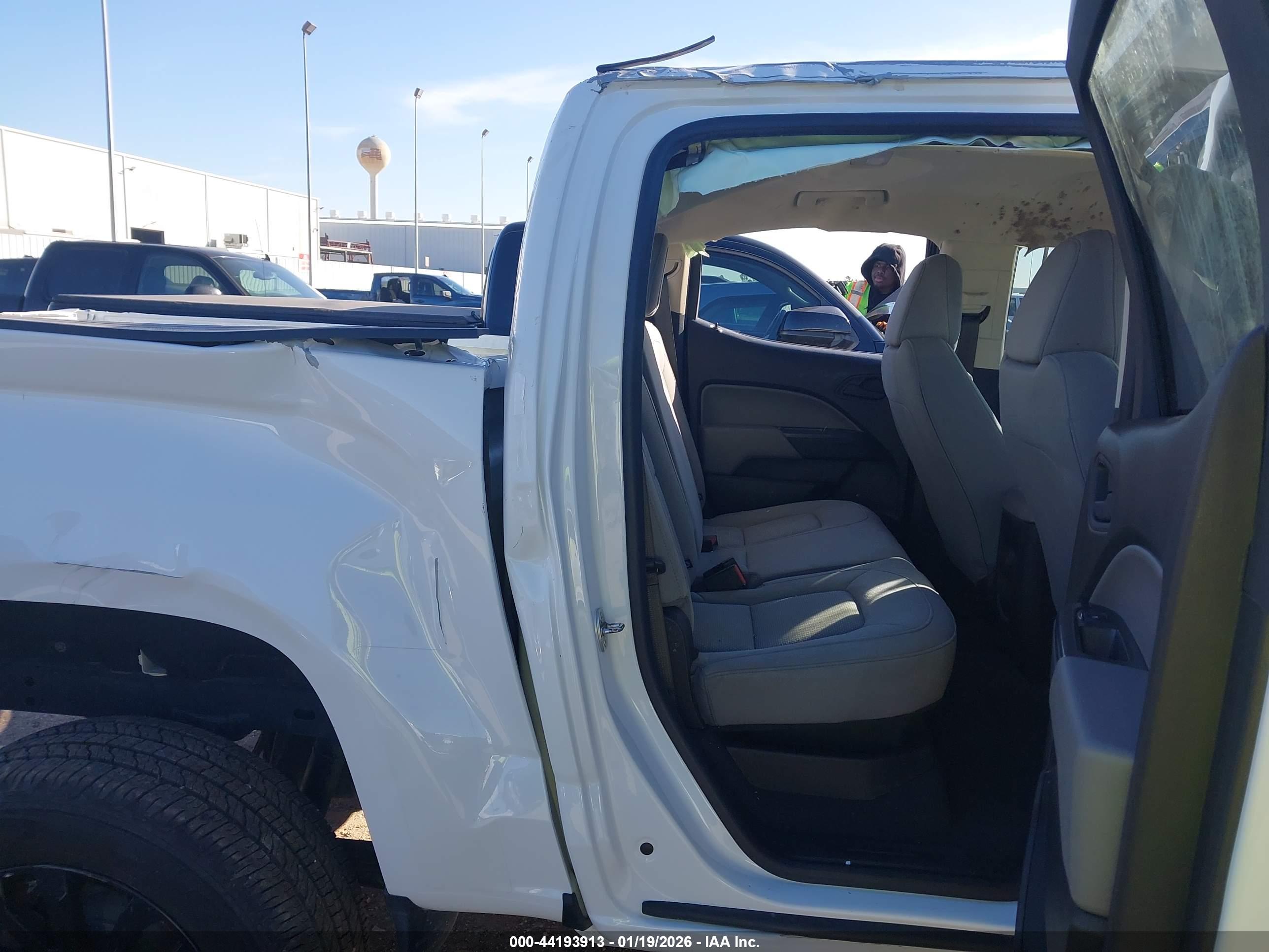 GMC CANYON image 8