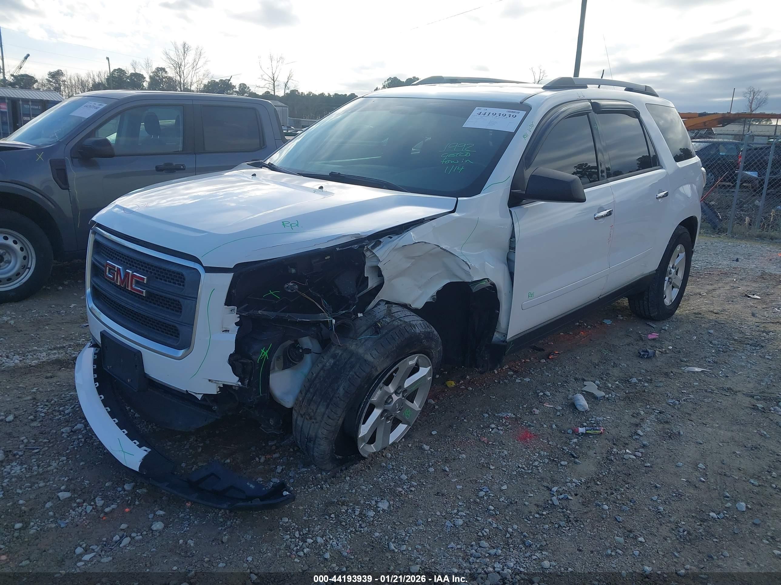 GMC ACADIA image 2