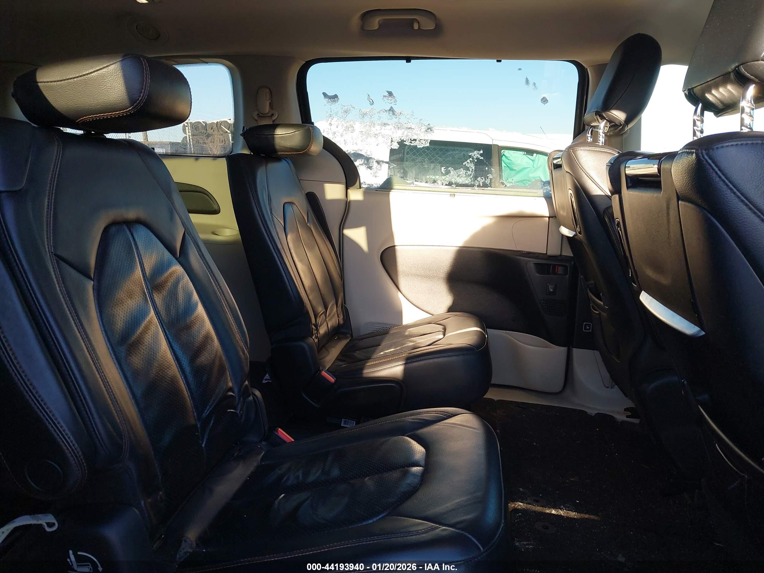 CHRYSLER PACIFICA image 8