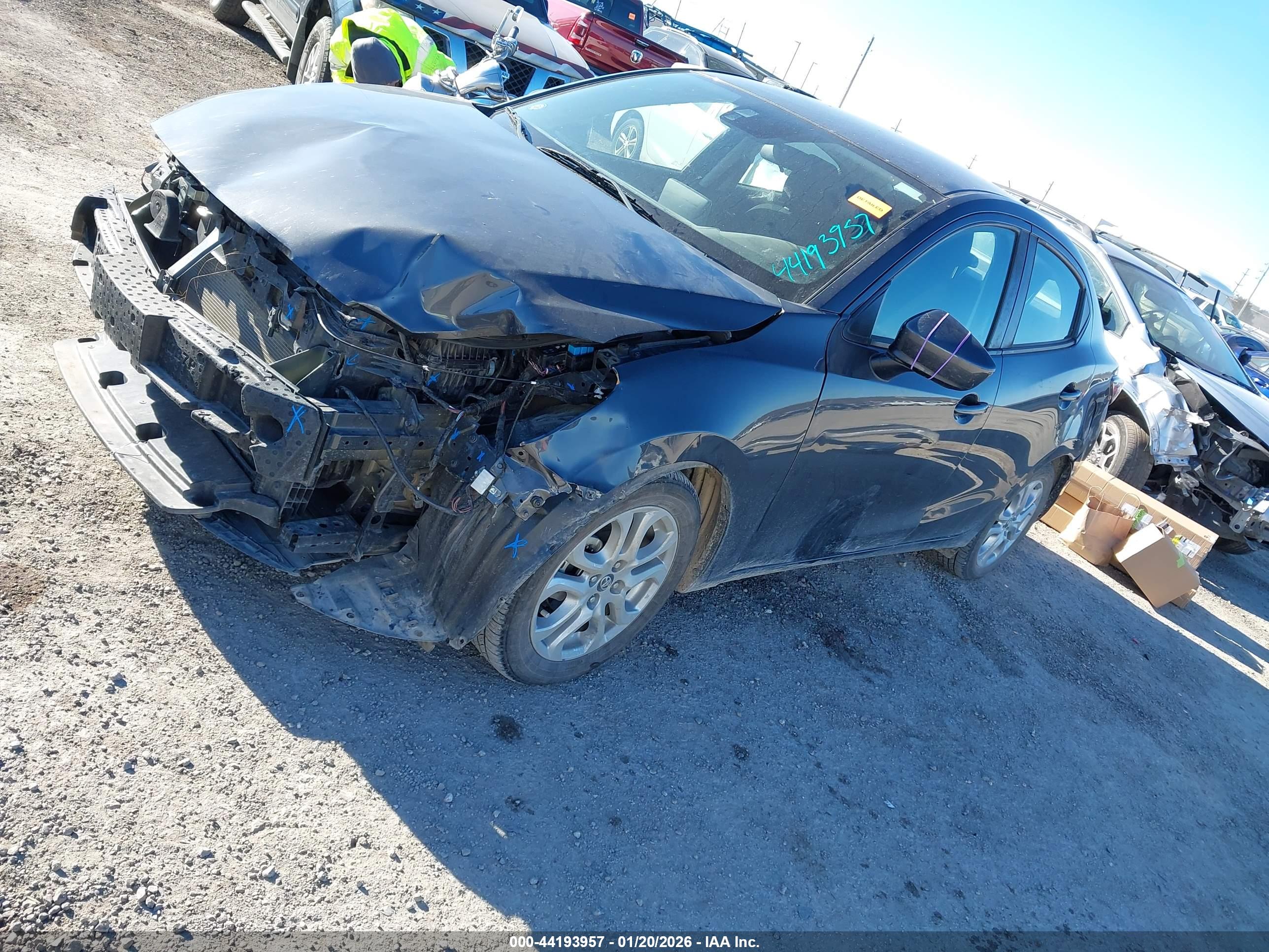 TOYOTA YARIS image 2