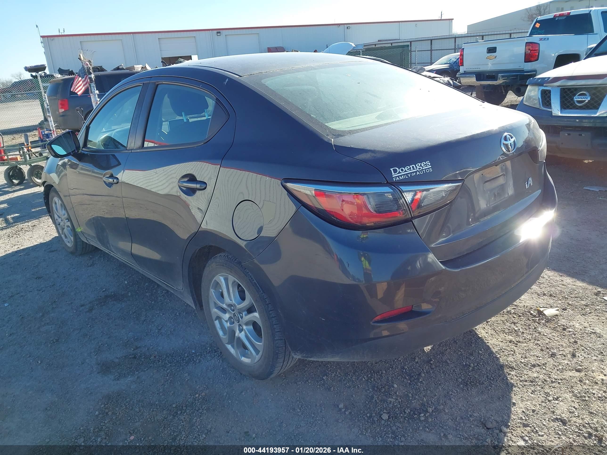 TOYOTA YARIS image 3