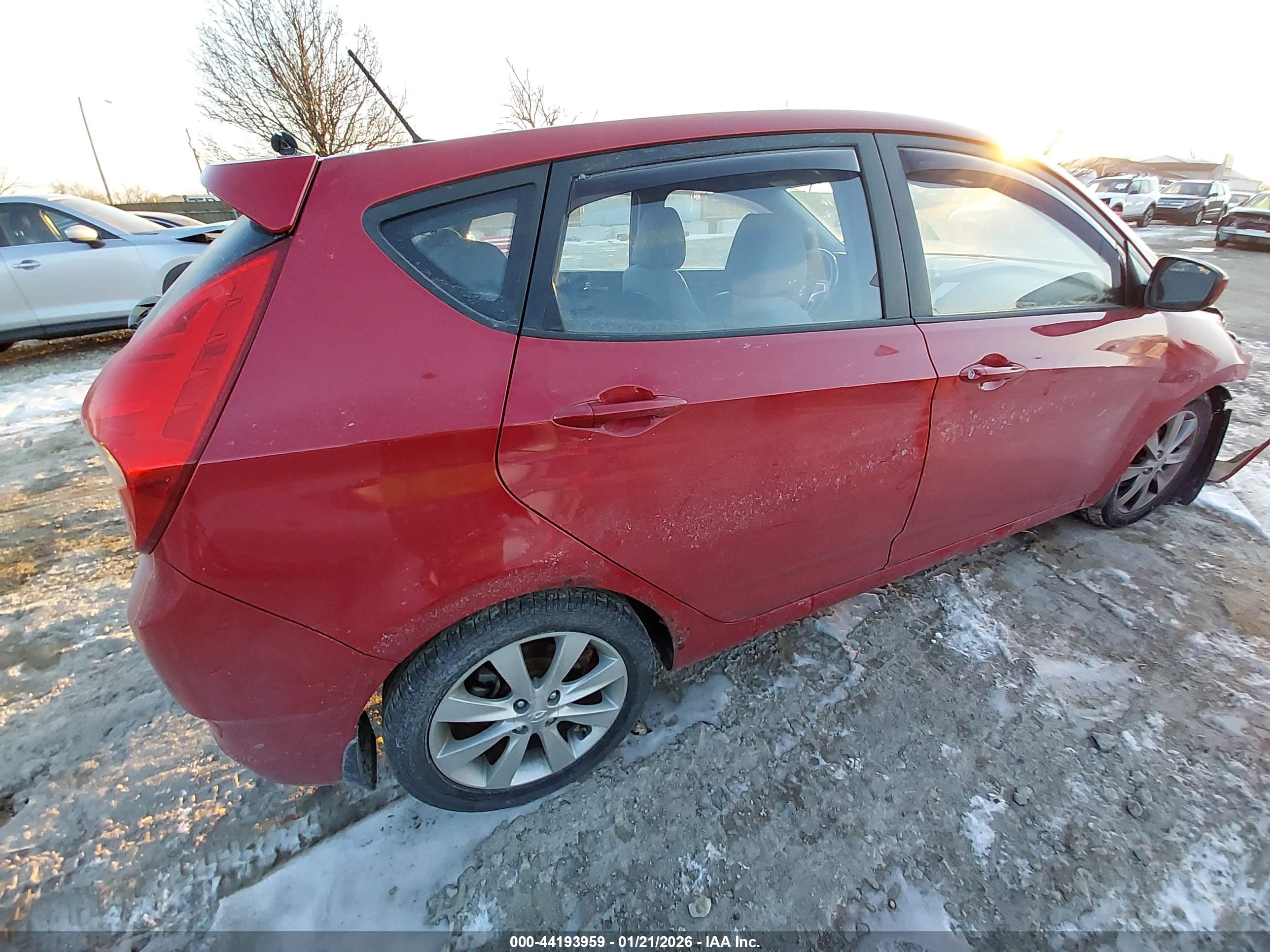 HYUNDAI ACCENT image 4