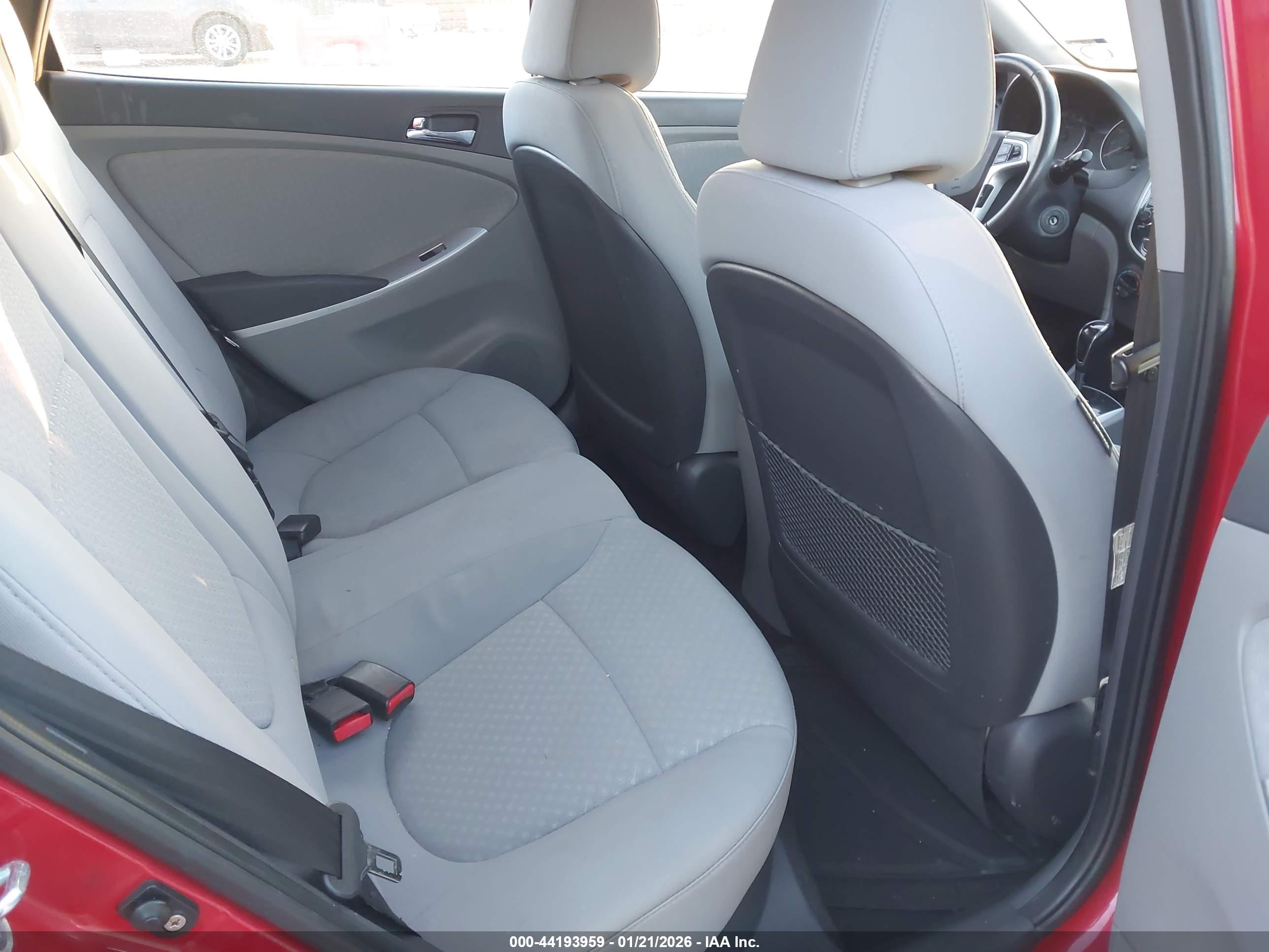 HYUNDAI ACCENT image 8