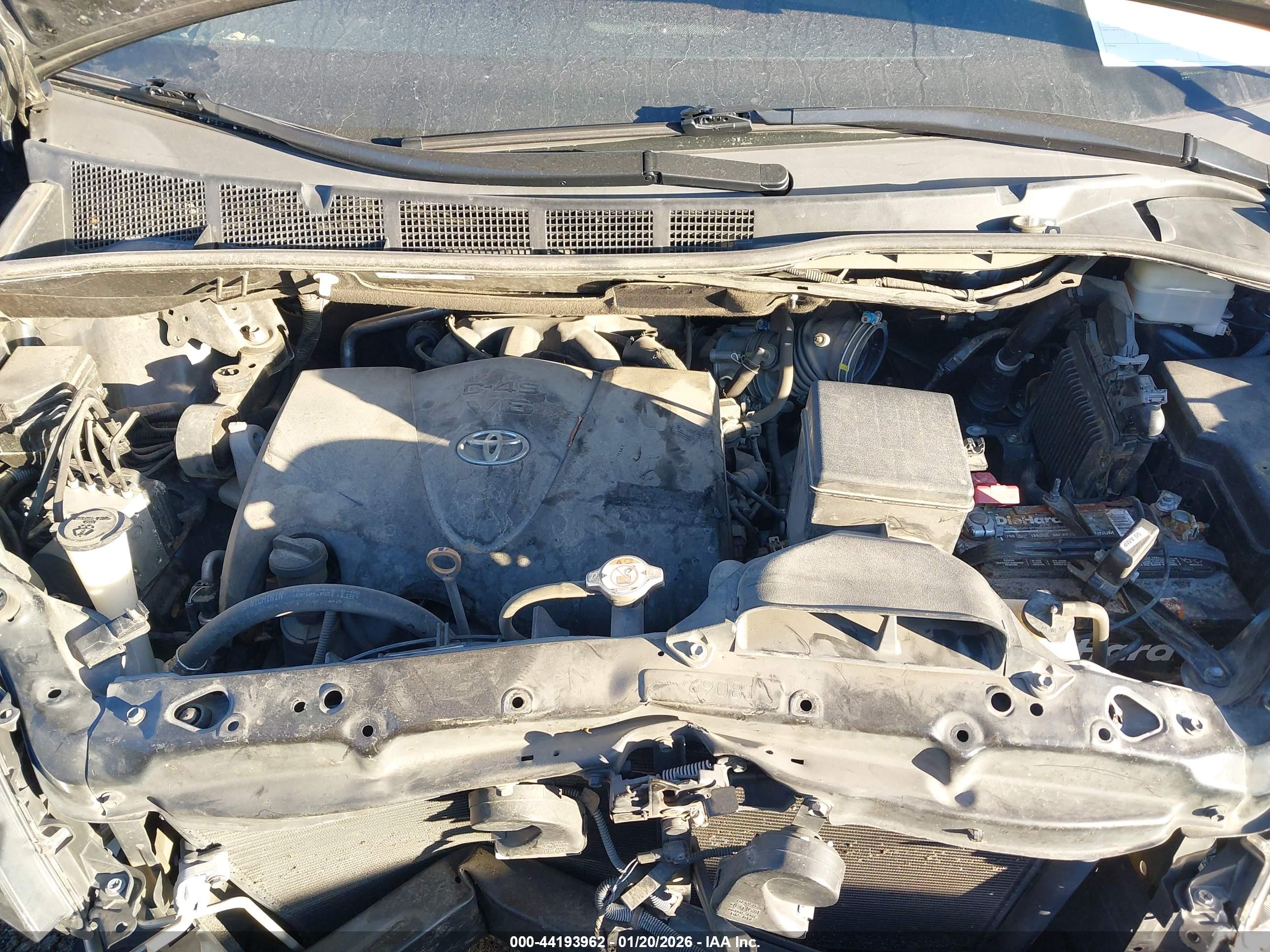 TOYOTA SIENNA image 10