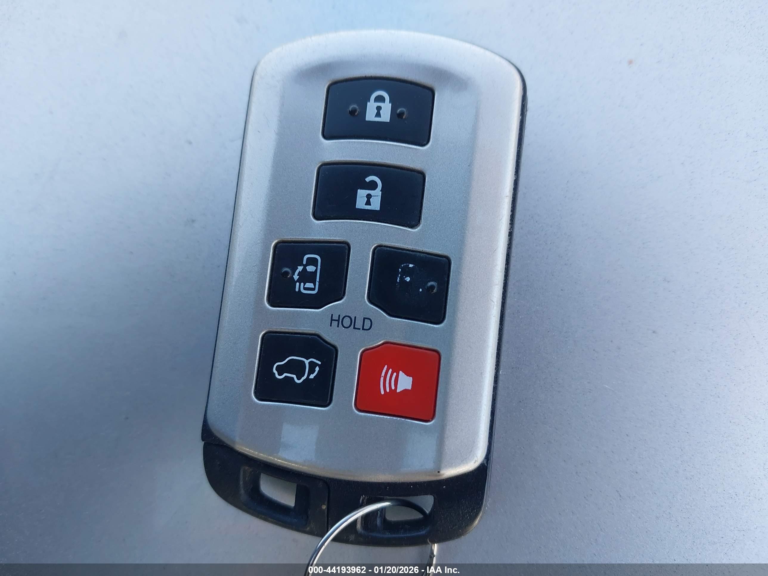 TOYOTA SIENNA image 11