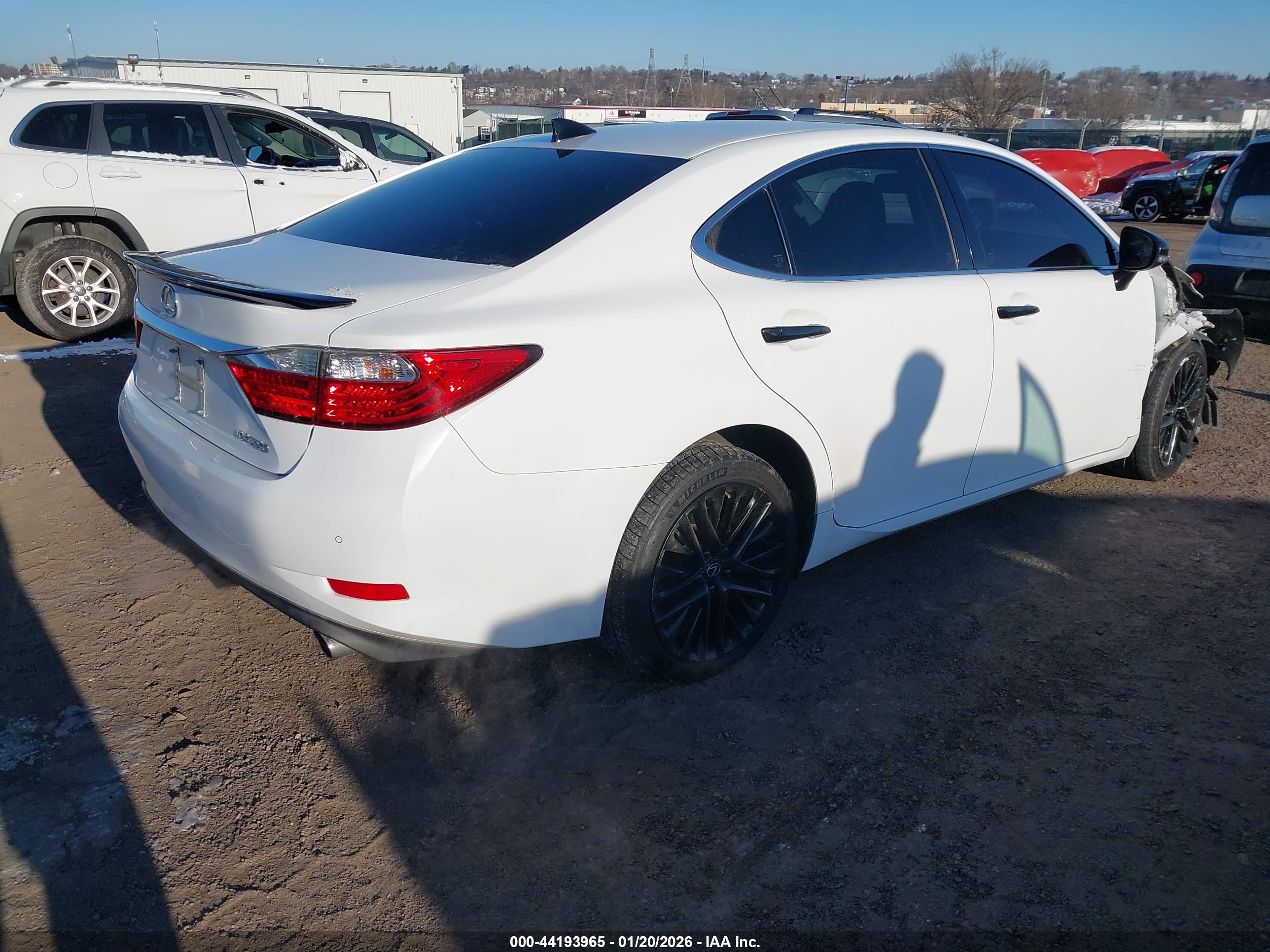 LEXUS ES image 4