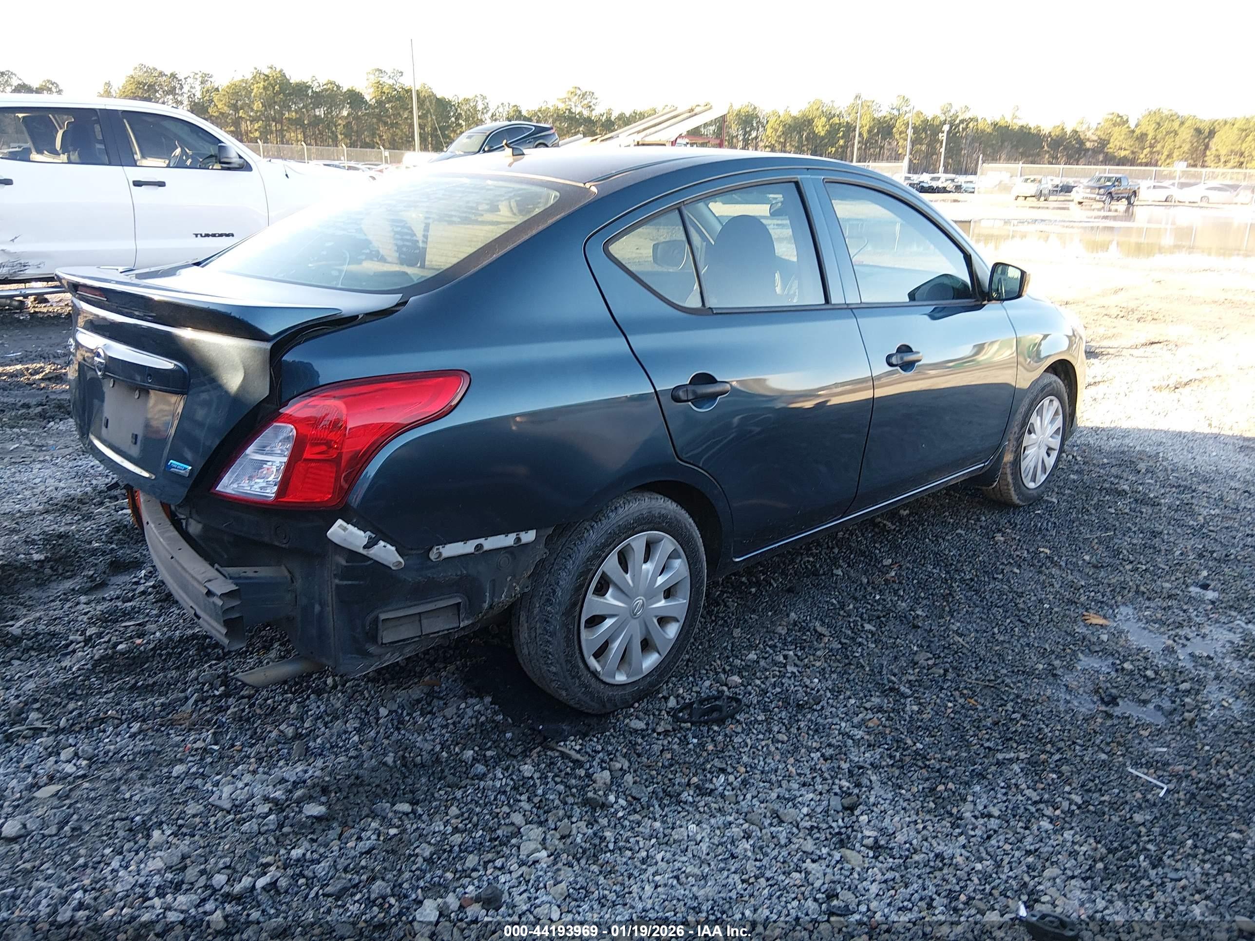 NISSAN VERSA image 4