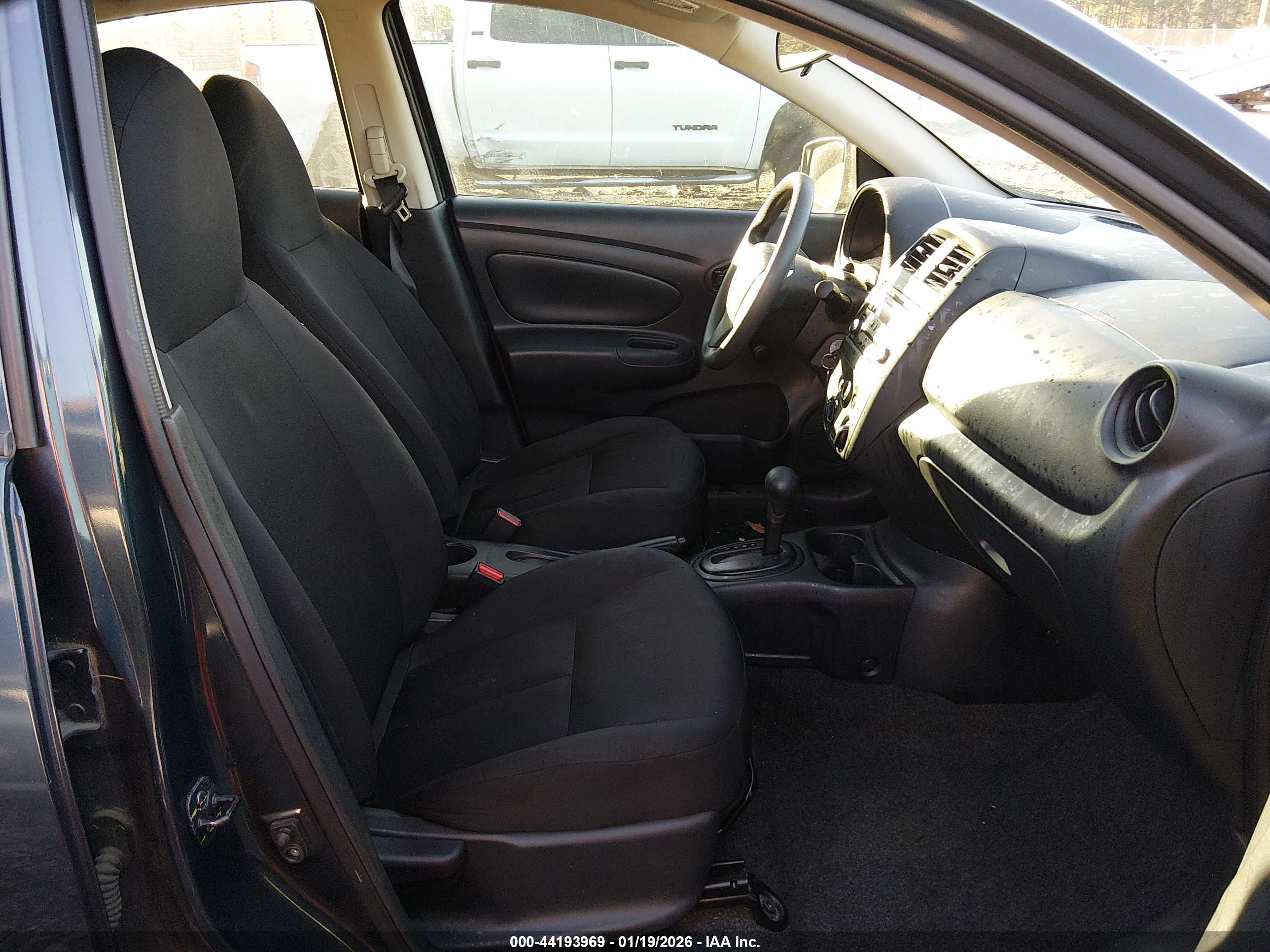 NISSAN VERSA image 5