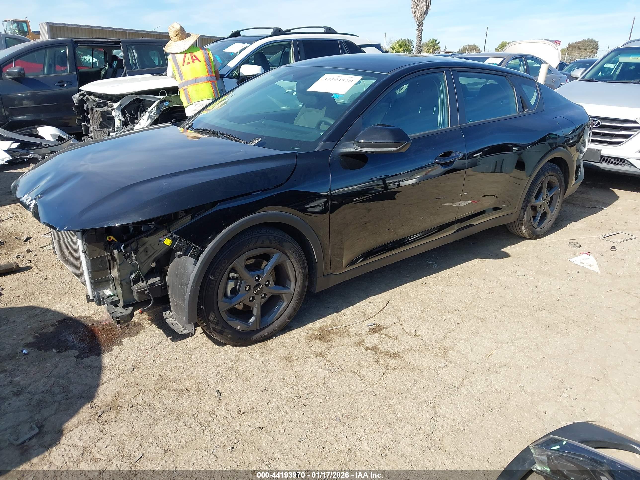 KIA K4 image 2
