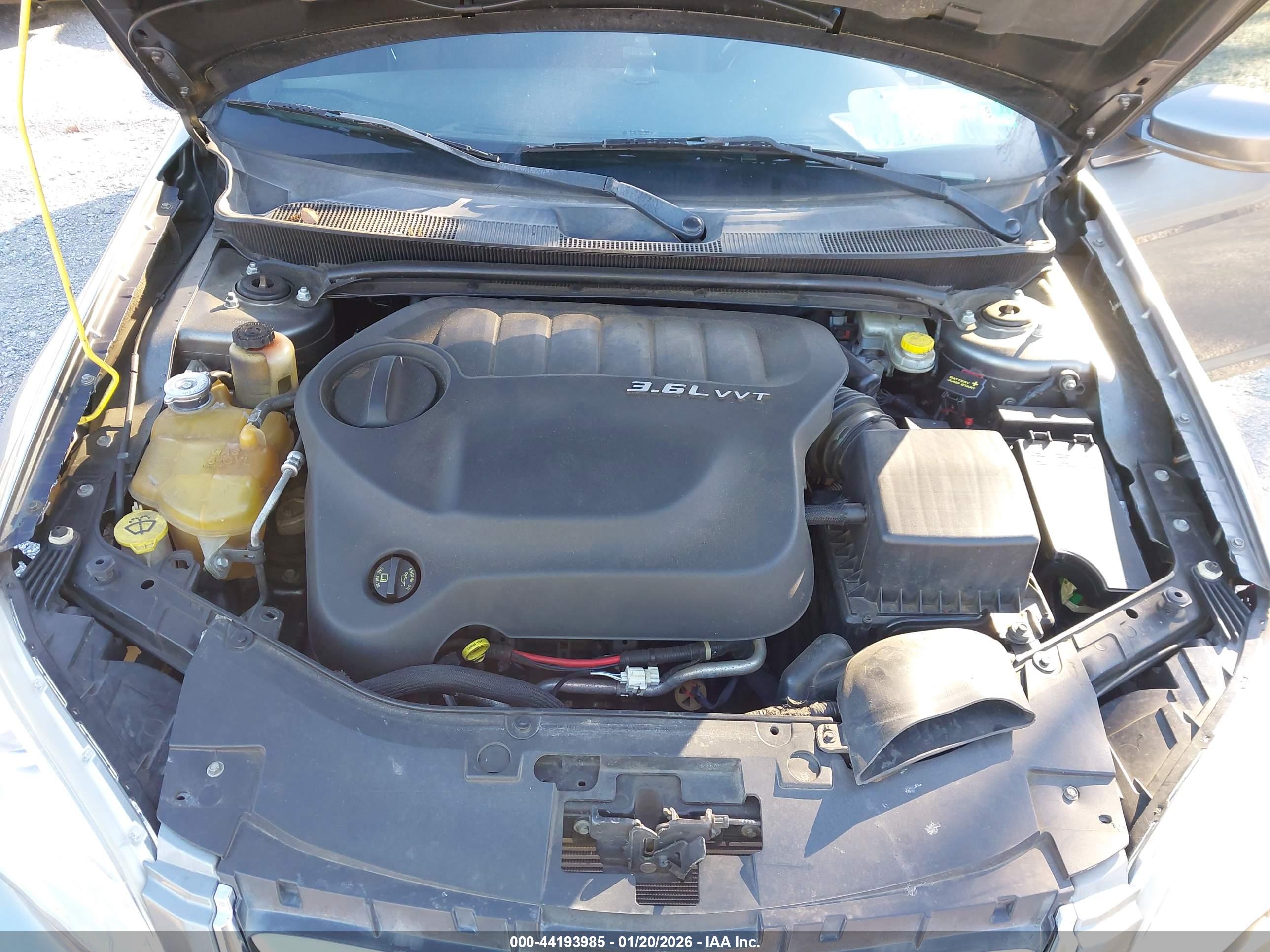 CHRYSLER 200 image 10