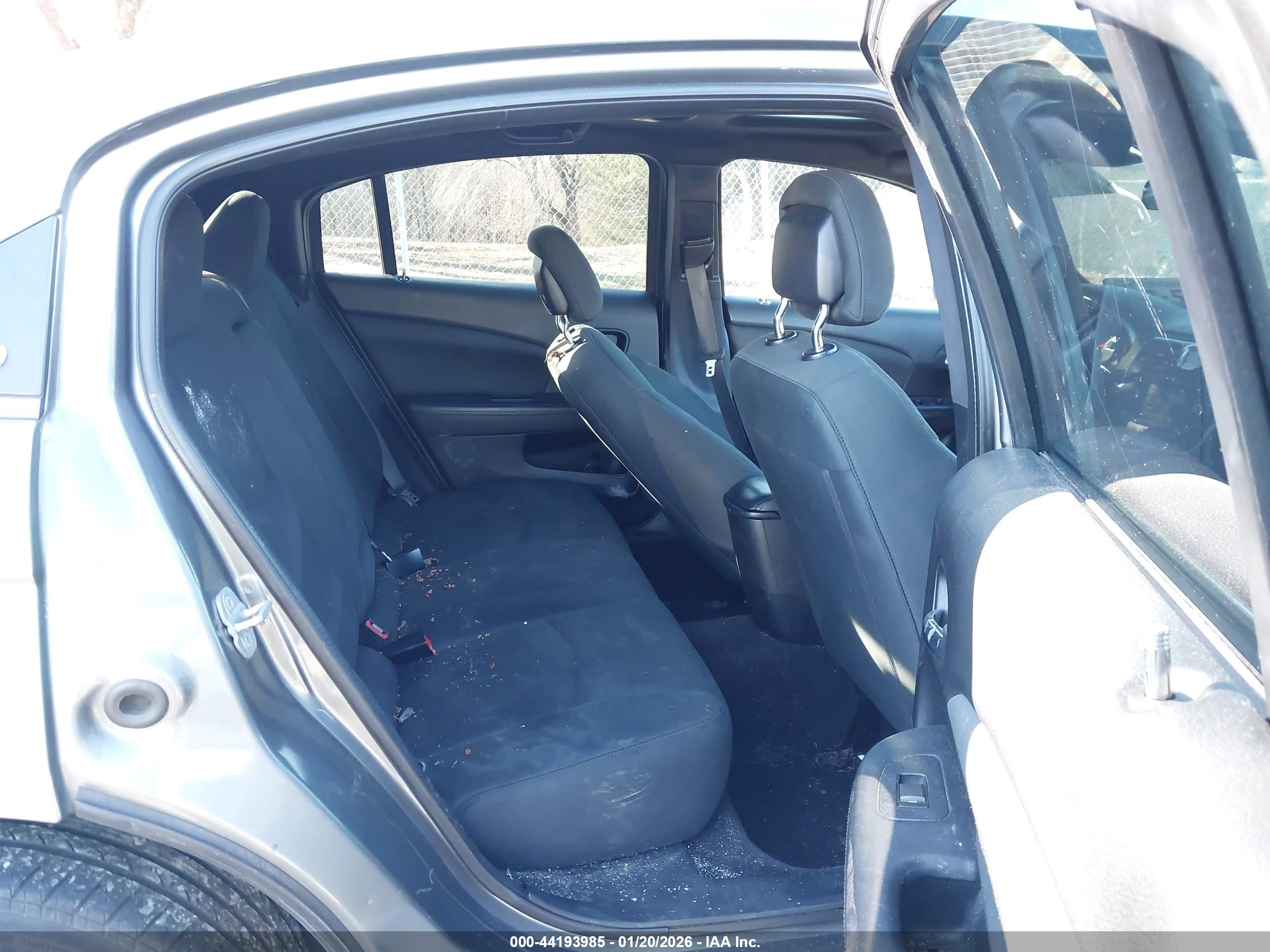 CHRYSLER 200 image 8