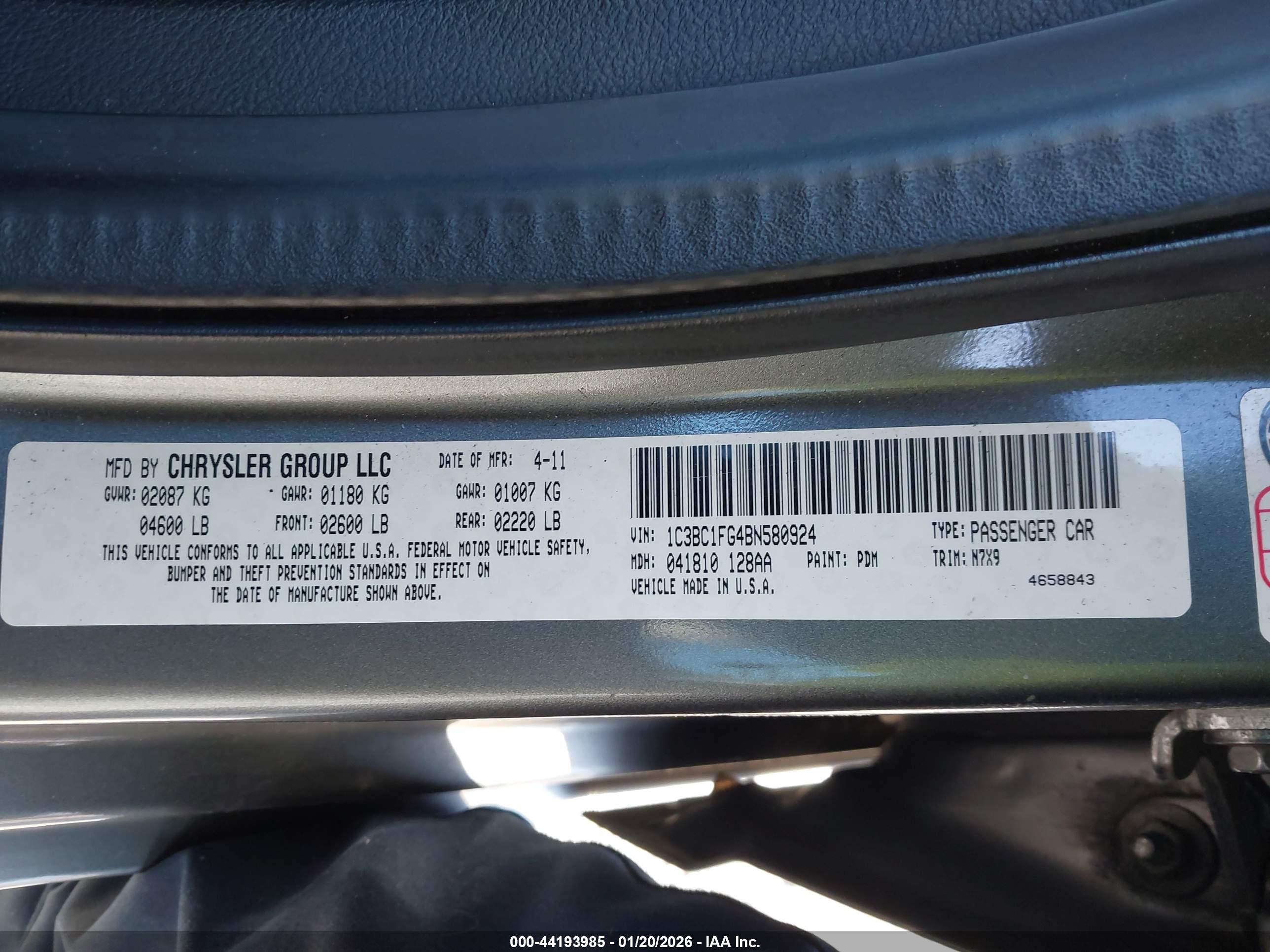 CHRYSLER 200 image 9