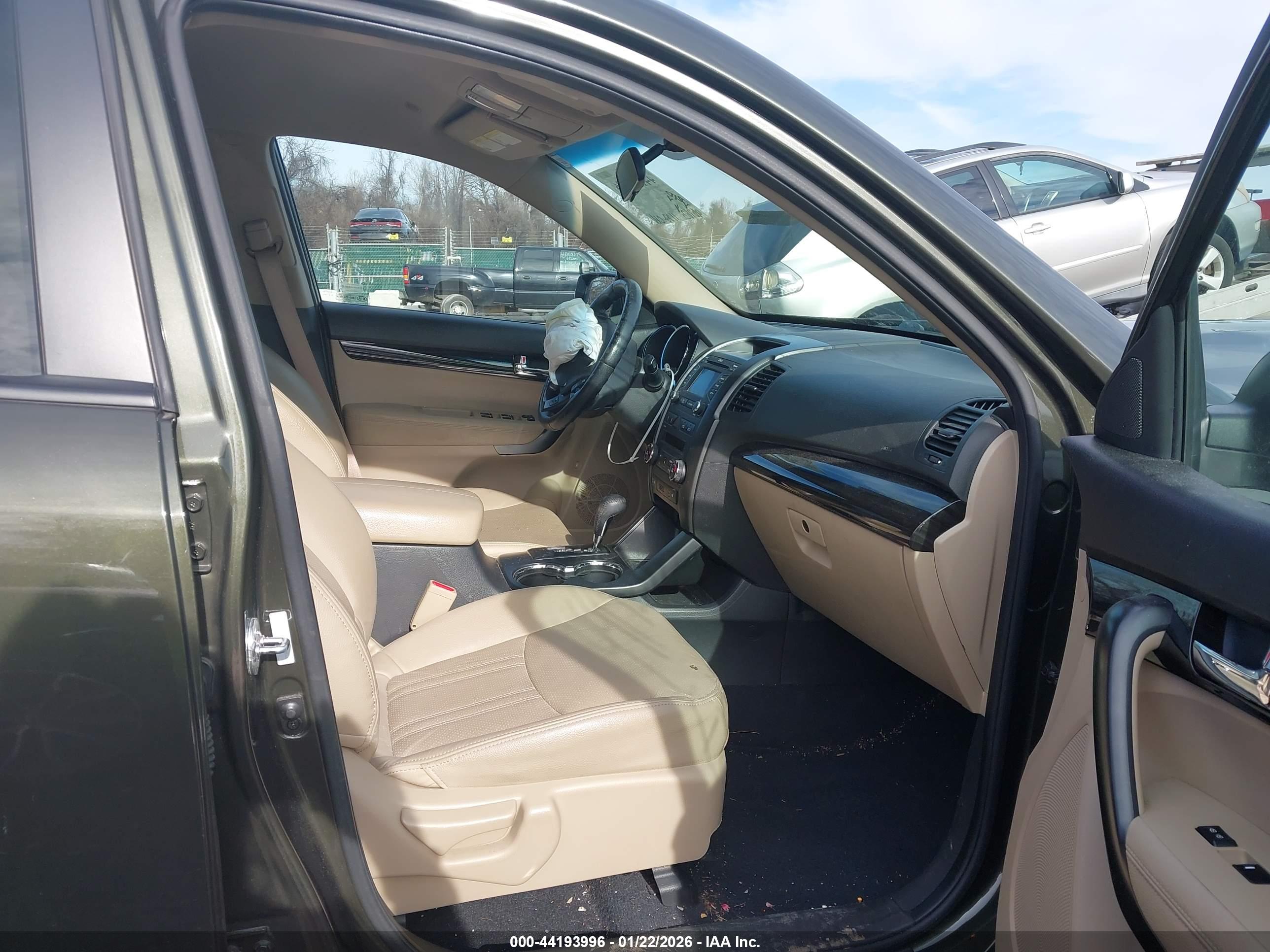 KIA SORENTO image 5