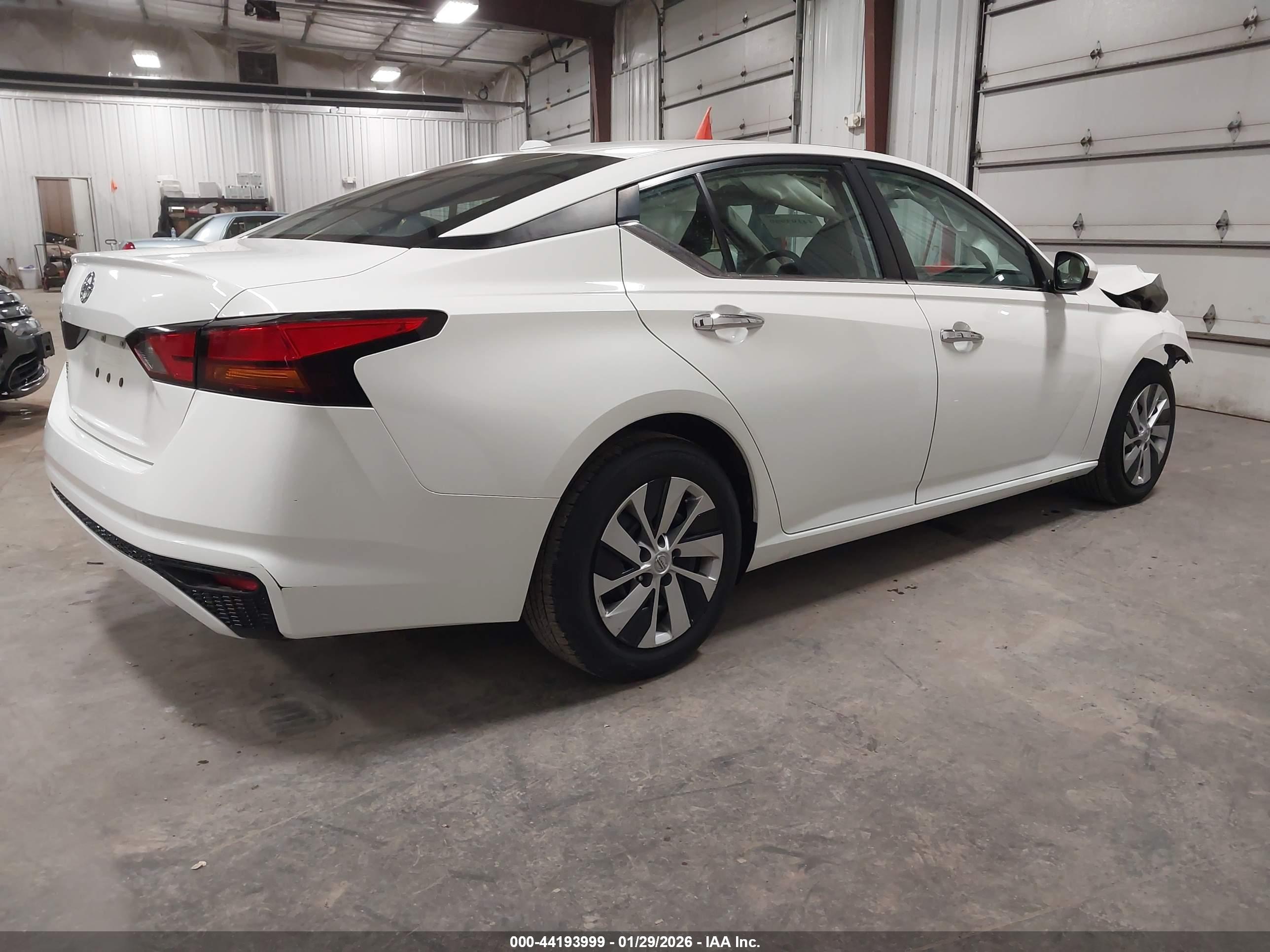 NISSAN ALTIMA image 4