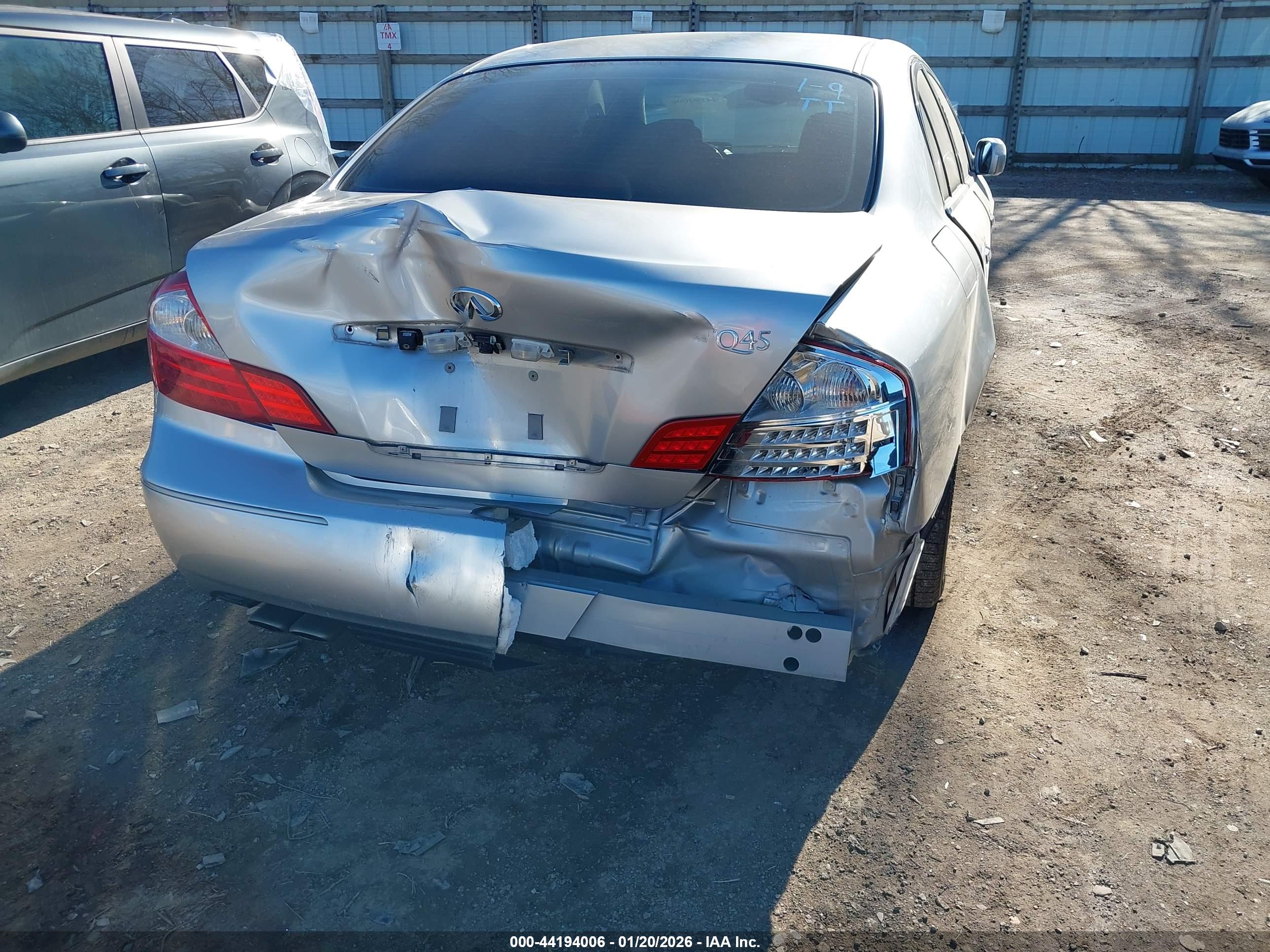 INFINITI Q45 image 6