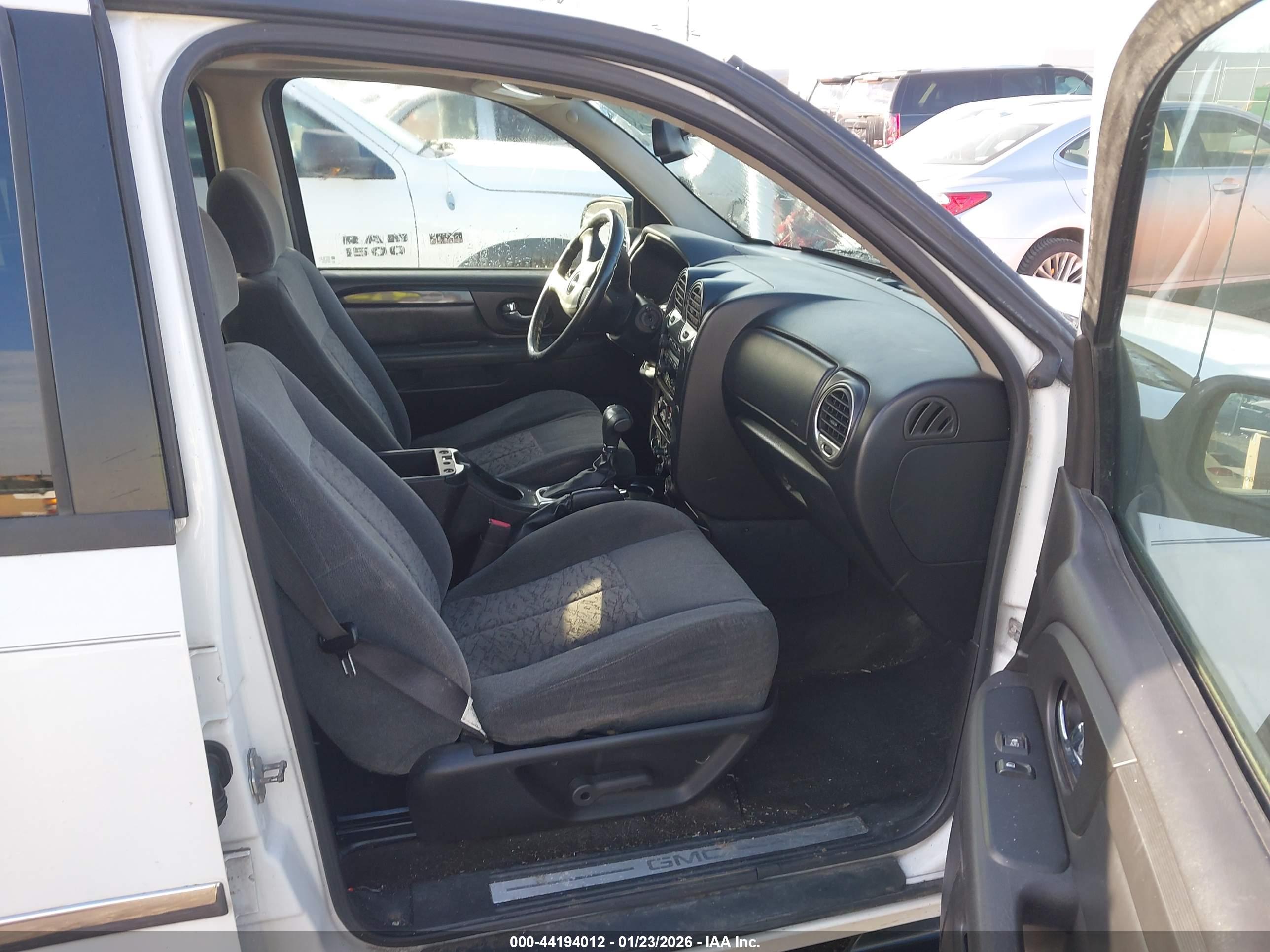 GMC ENVOY image 5