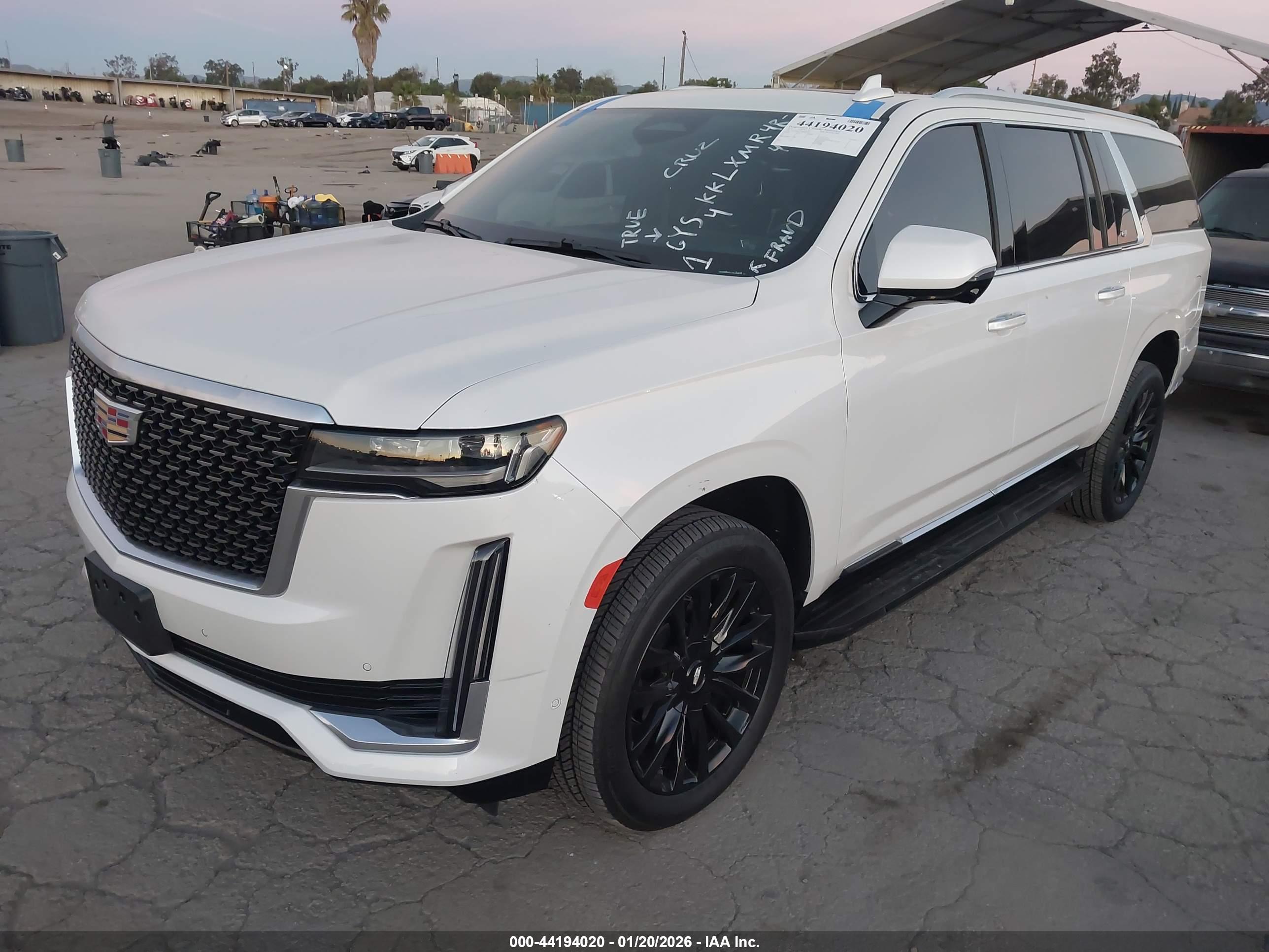 CADILLAC ESCALADE image 2