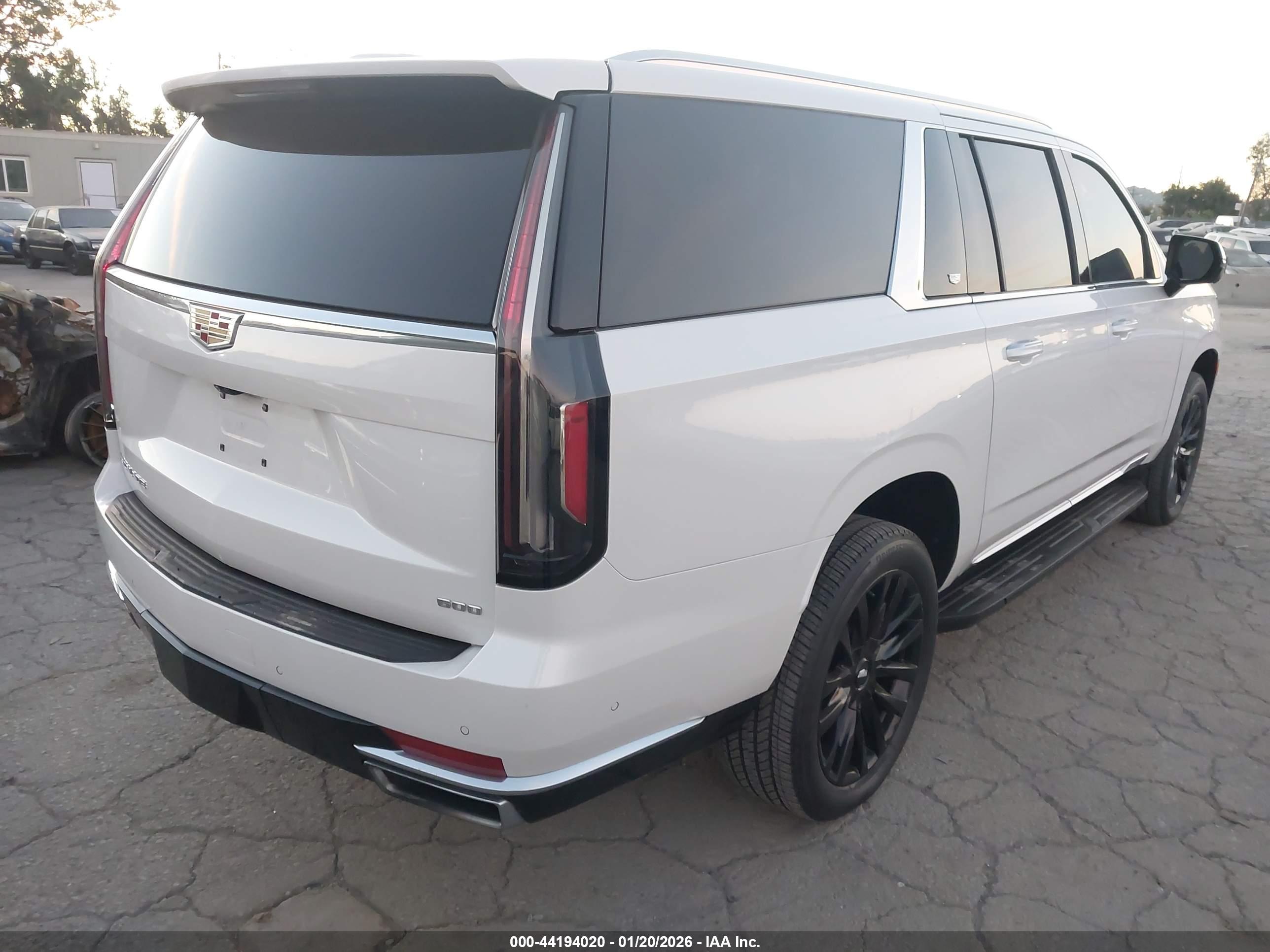 CADILLAC ESCALADE image 4