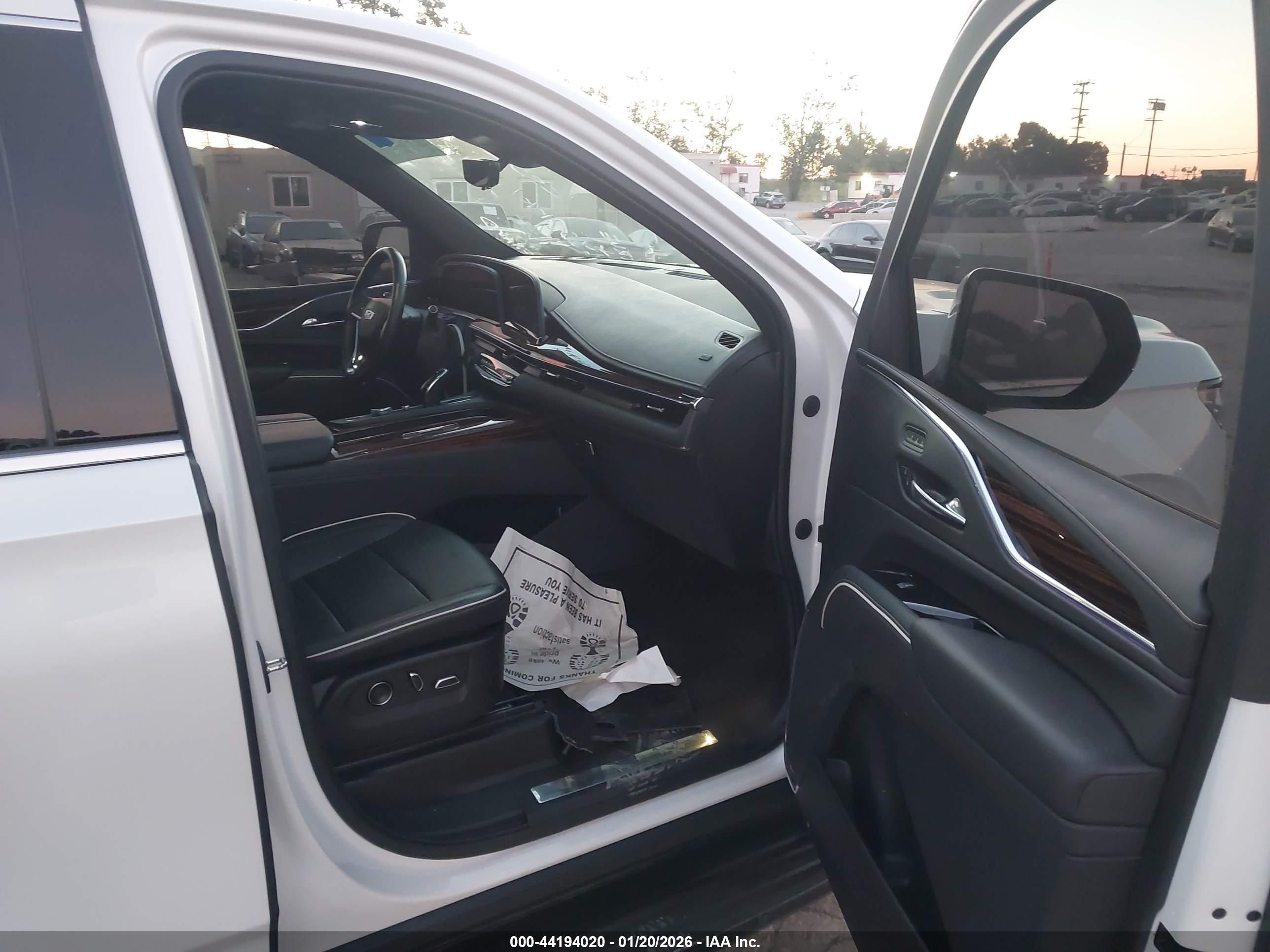 CADILLAC ESCALADE image 5