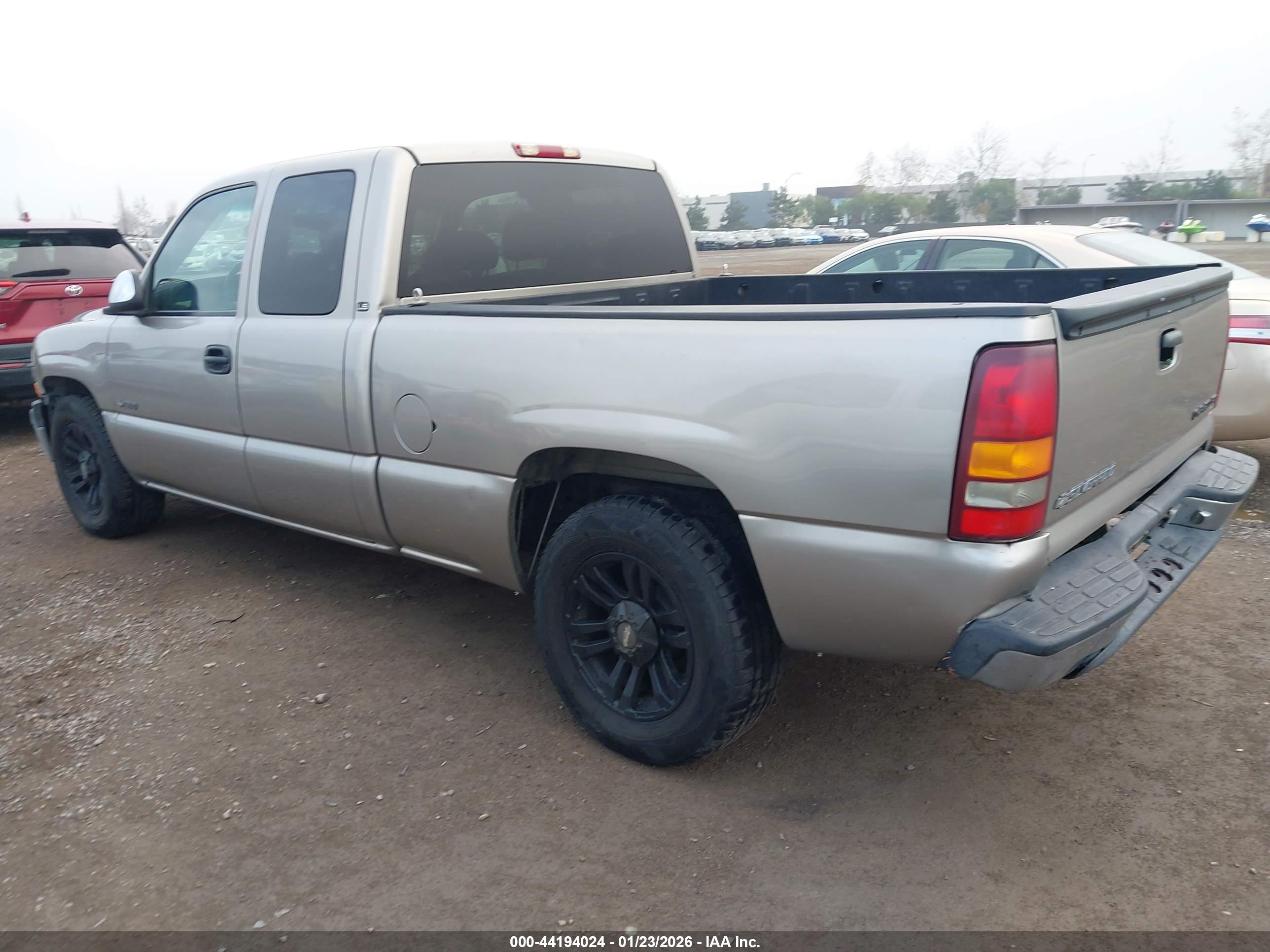 CHEVROLET SILVERADO image 3