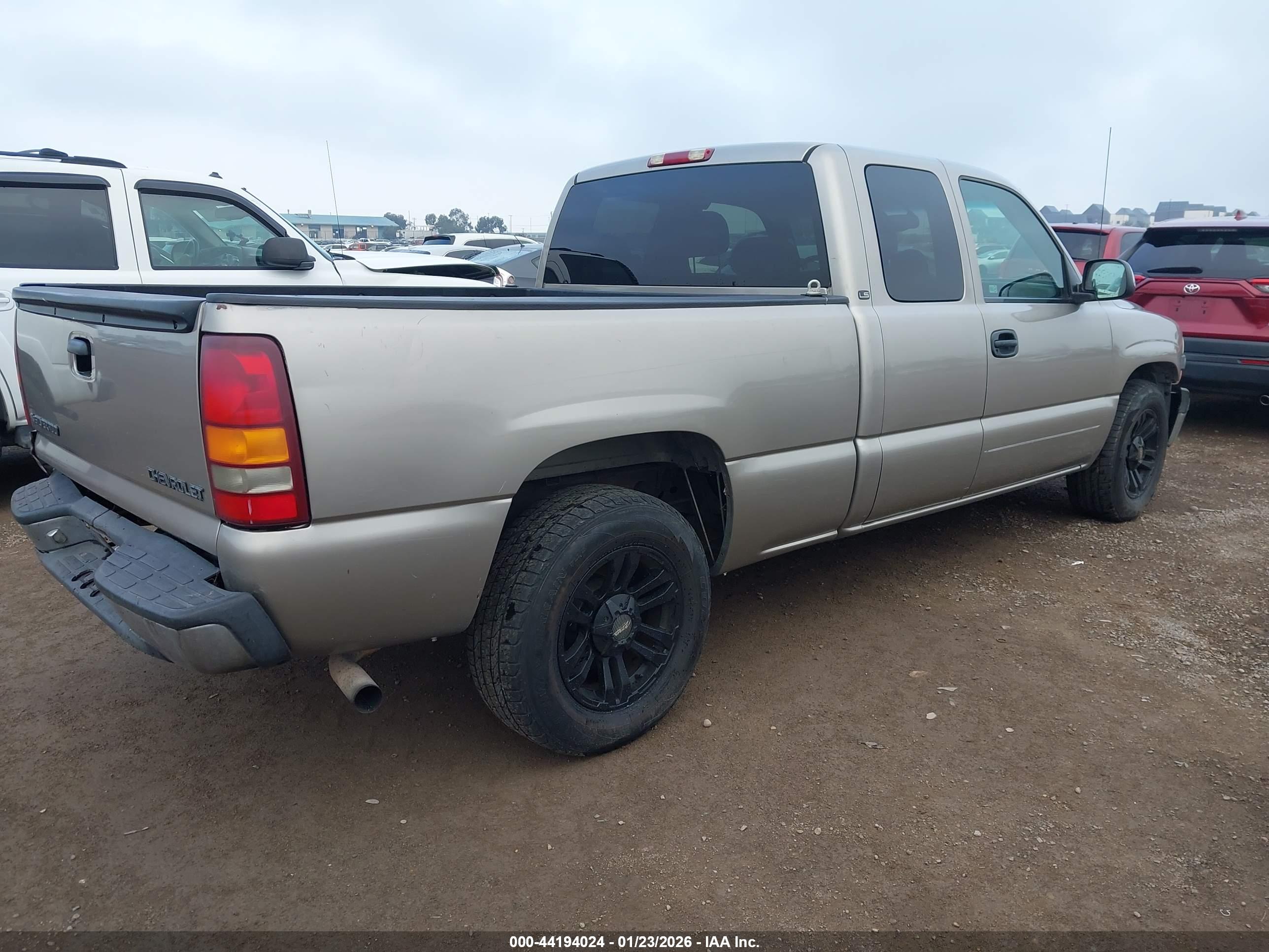 CHEVROLET SILVERADO image 4
