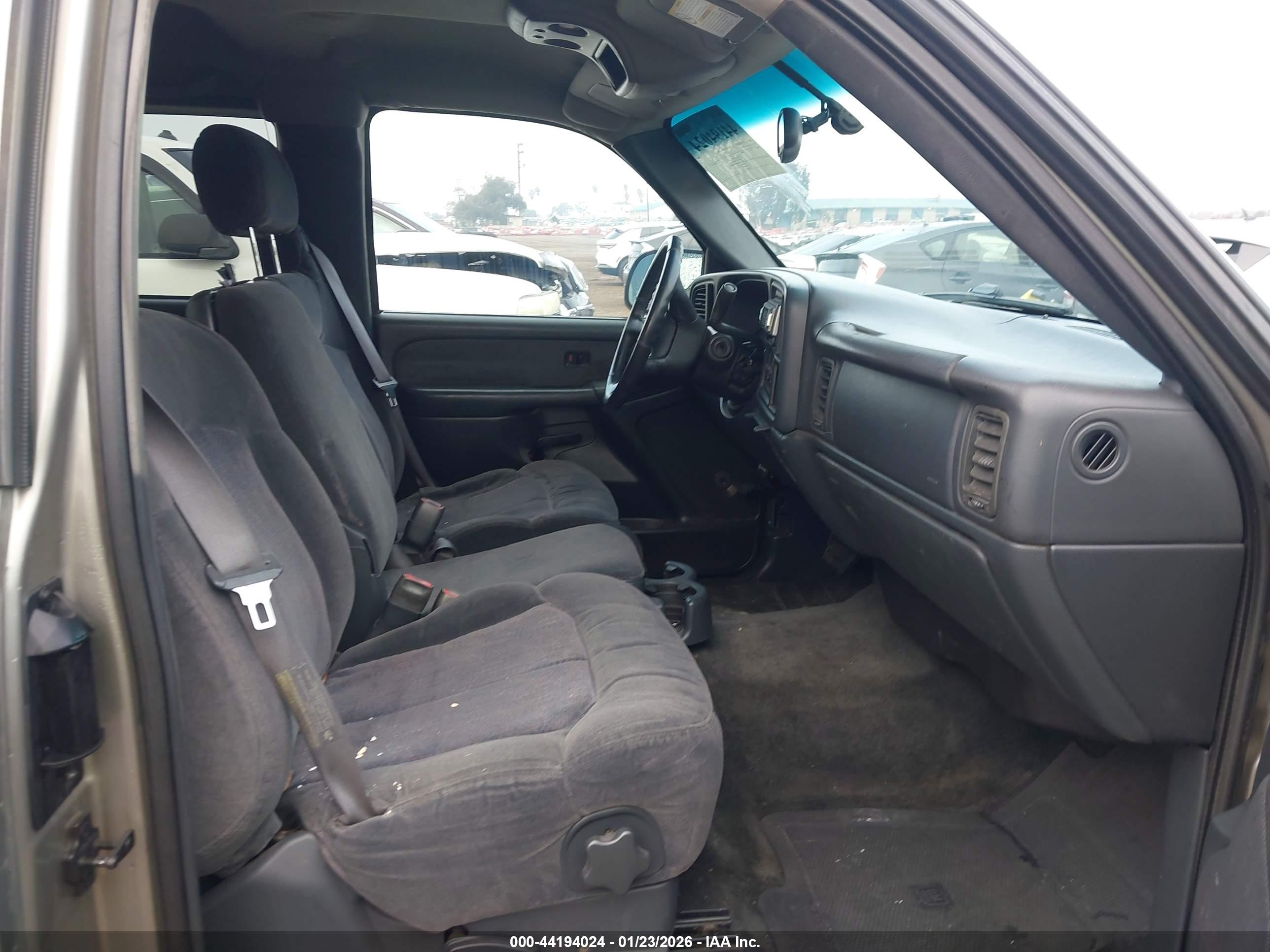 CHEVROLET SILVERADO image 5