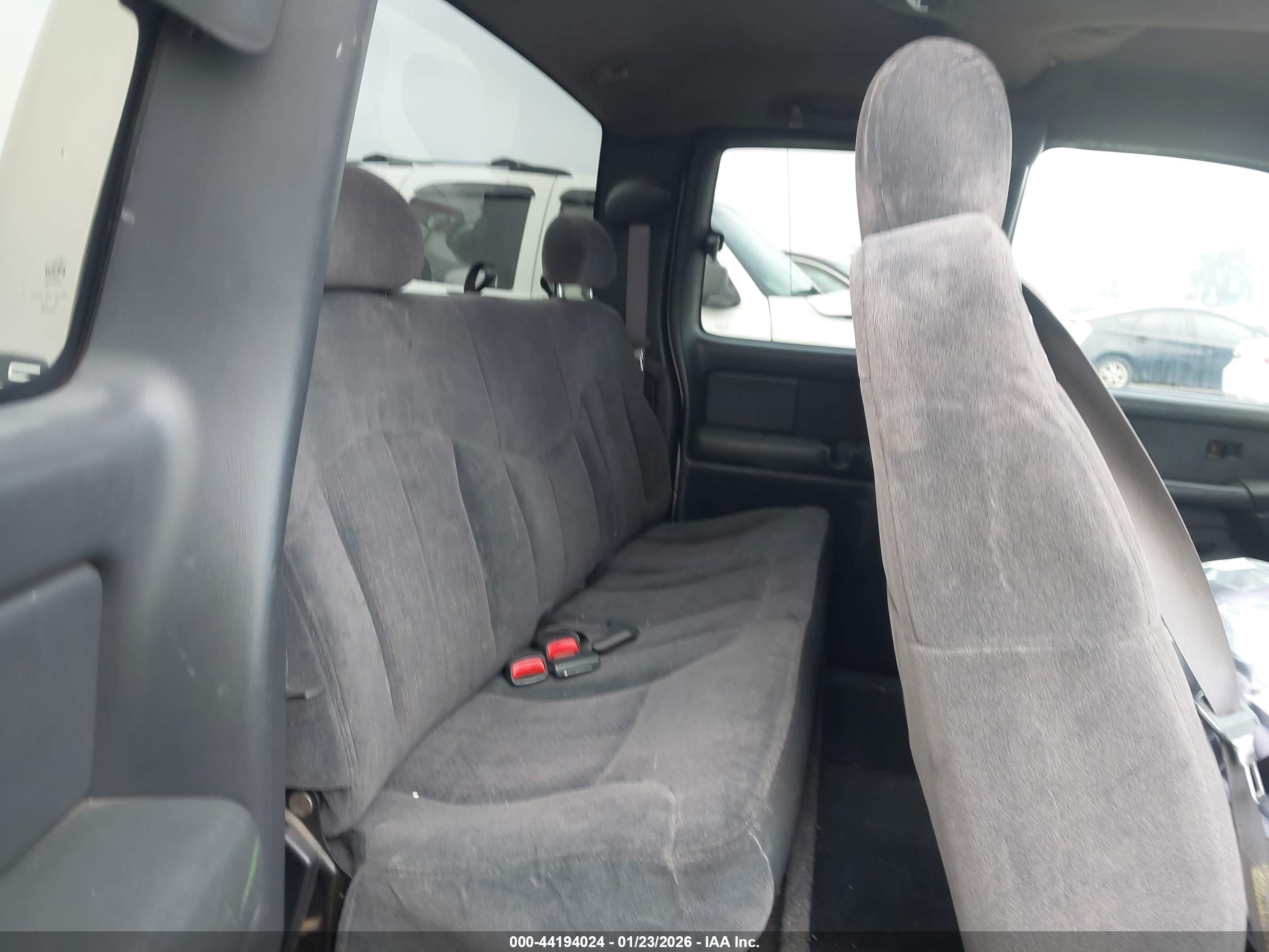 CHEVROLET SILVERADO image 8