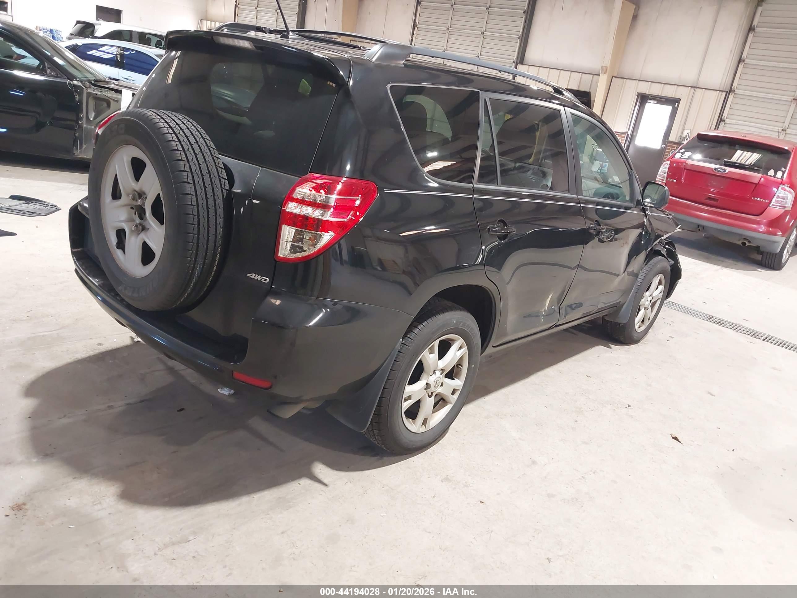TOYOTA RAV4 image 4