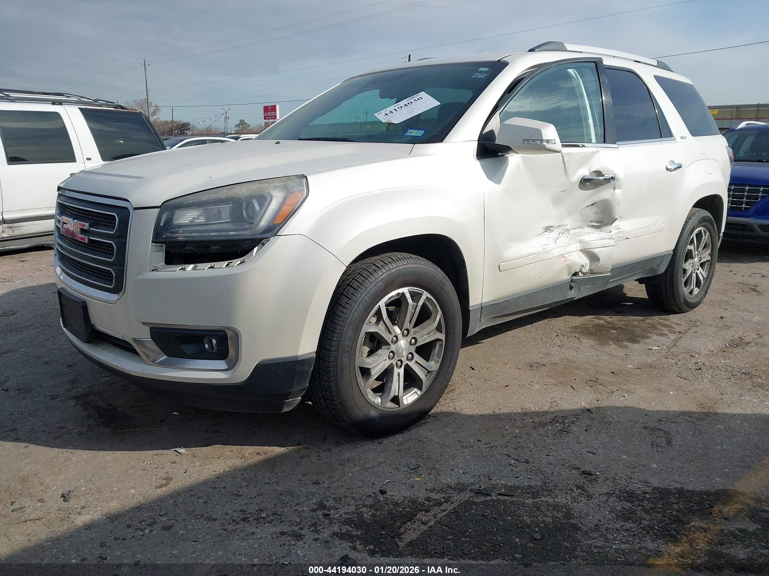 GMC ACADIA image 2