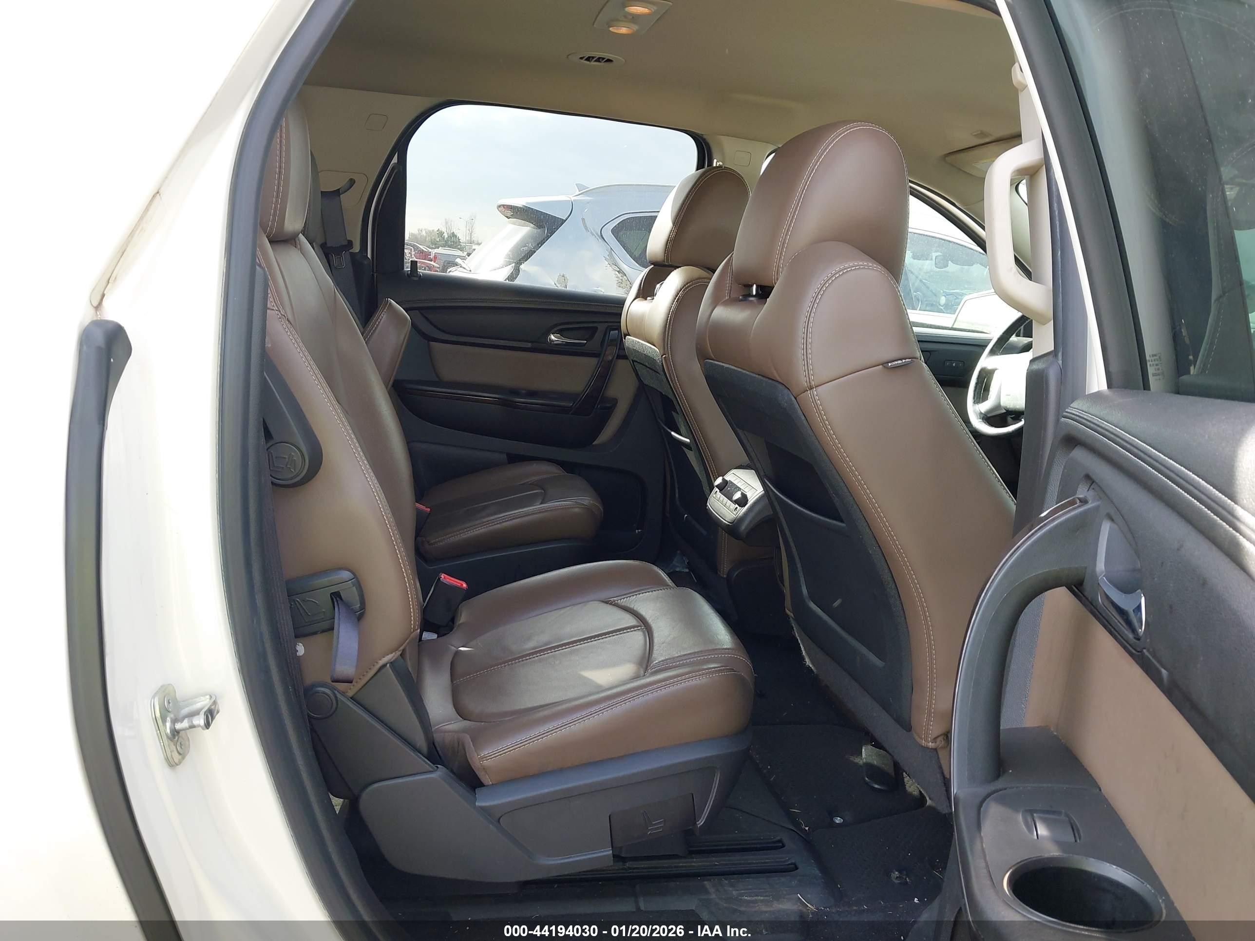 GMC ACADIA image 8